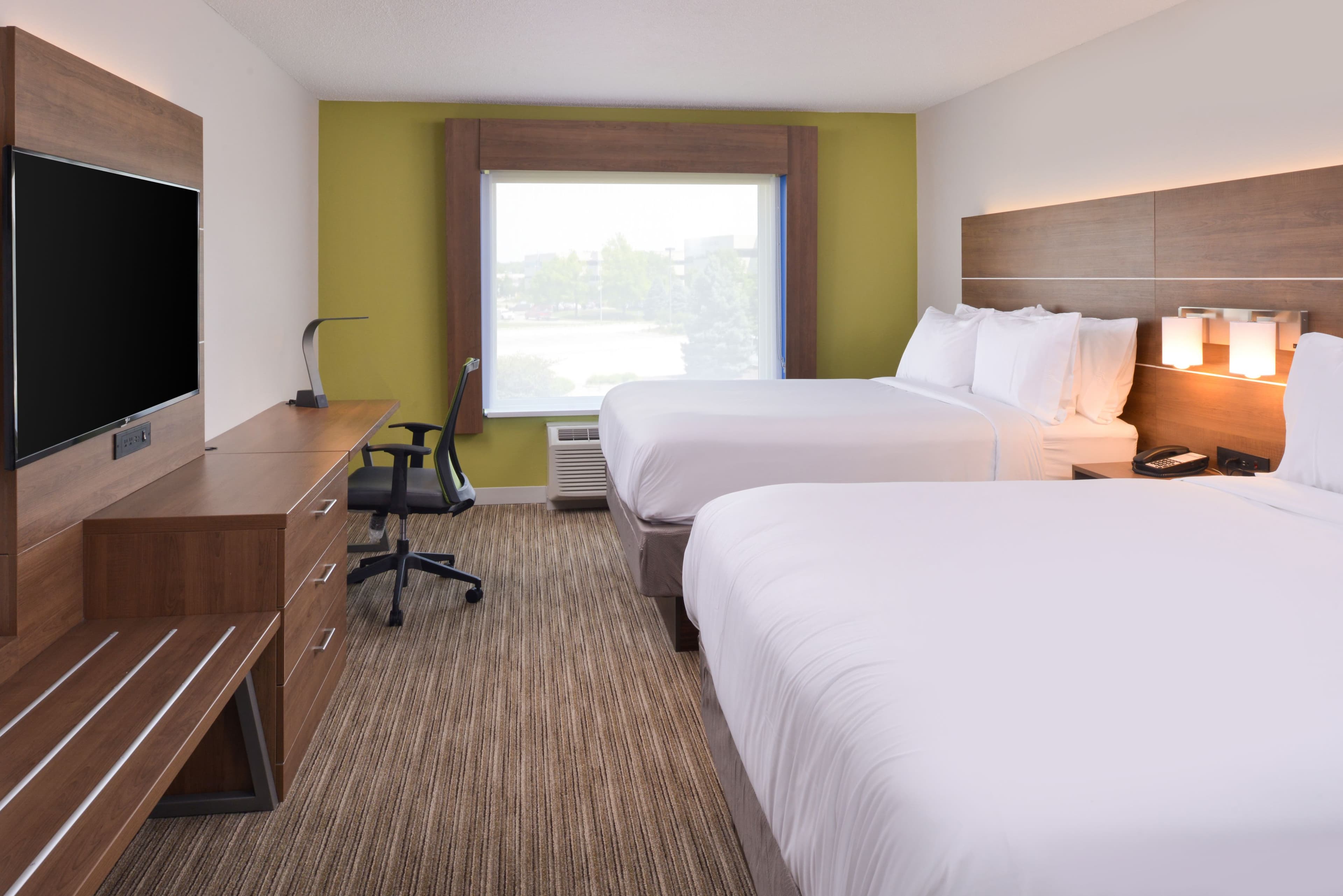 Holiday Inn Express & Suites Omaha - 120th and Maple — 8
