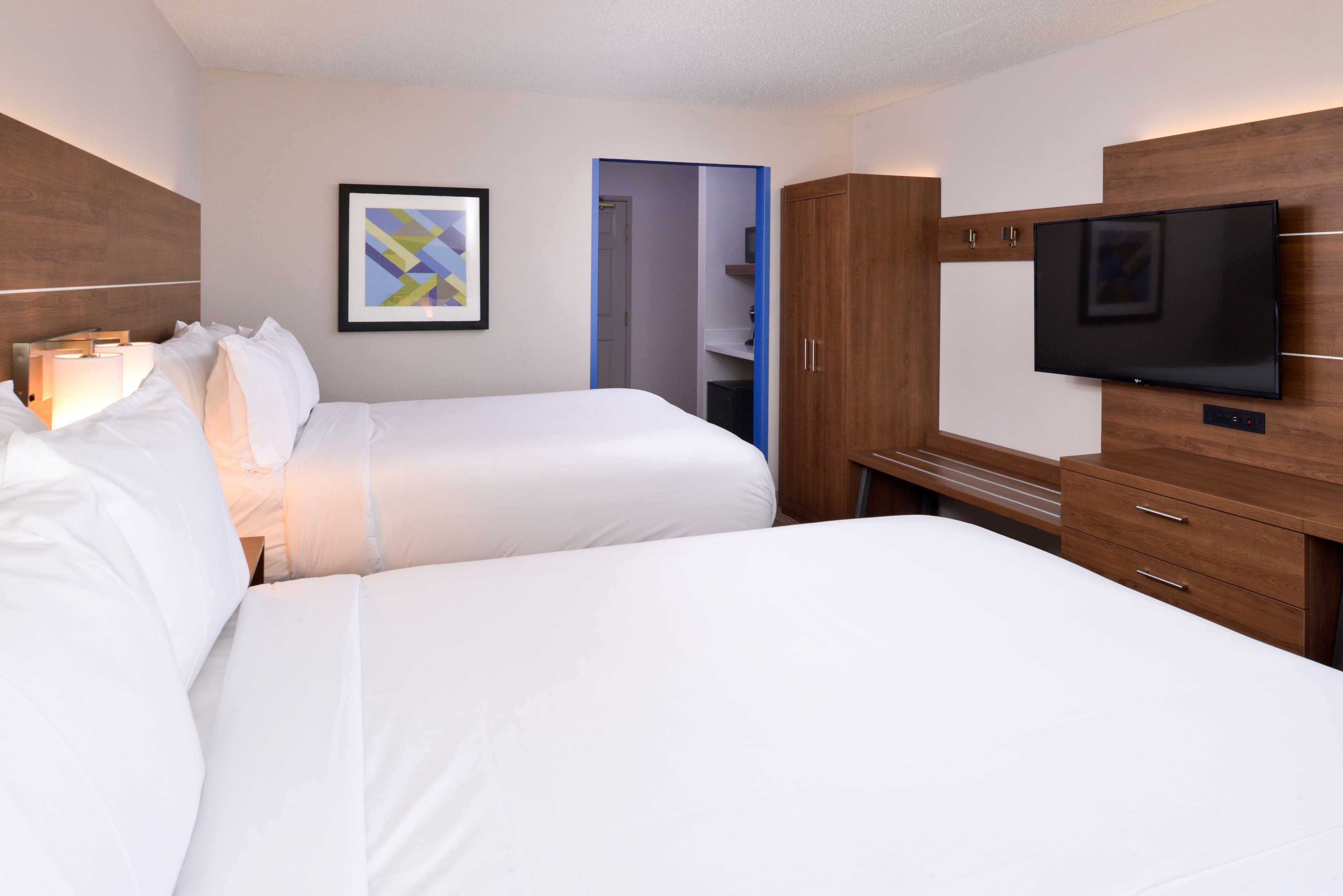Holiday Inn Express & Suites Omaha - 120th and Maple — 6
