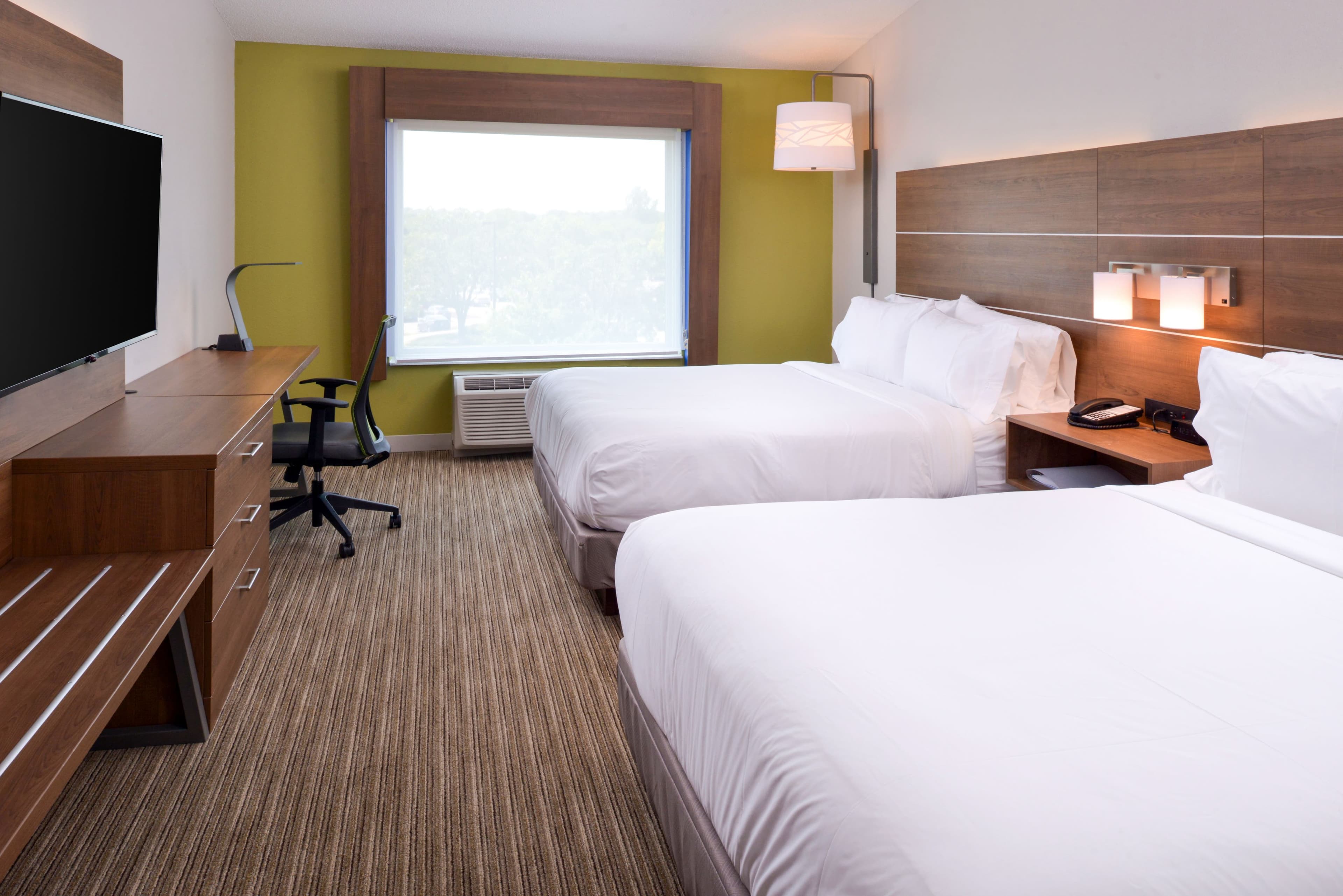 Holiday Inn Express & Suites Omaha - 120th and Maple — 11