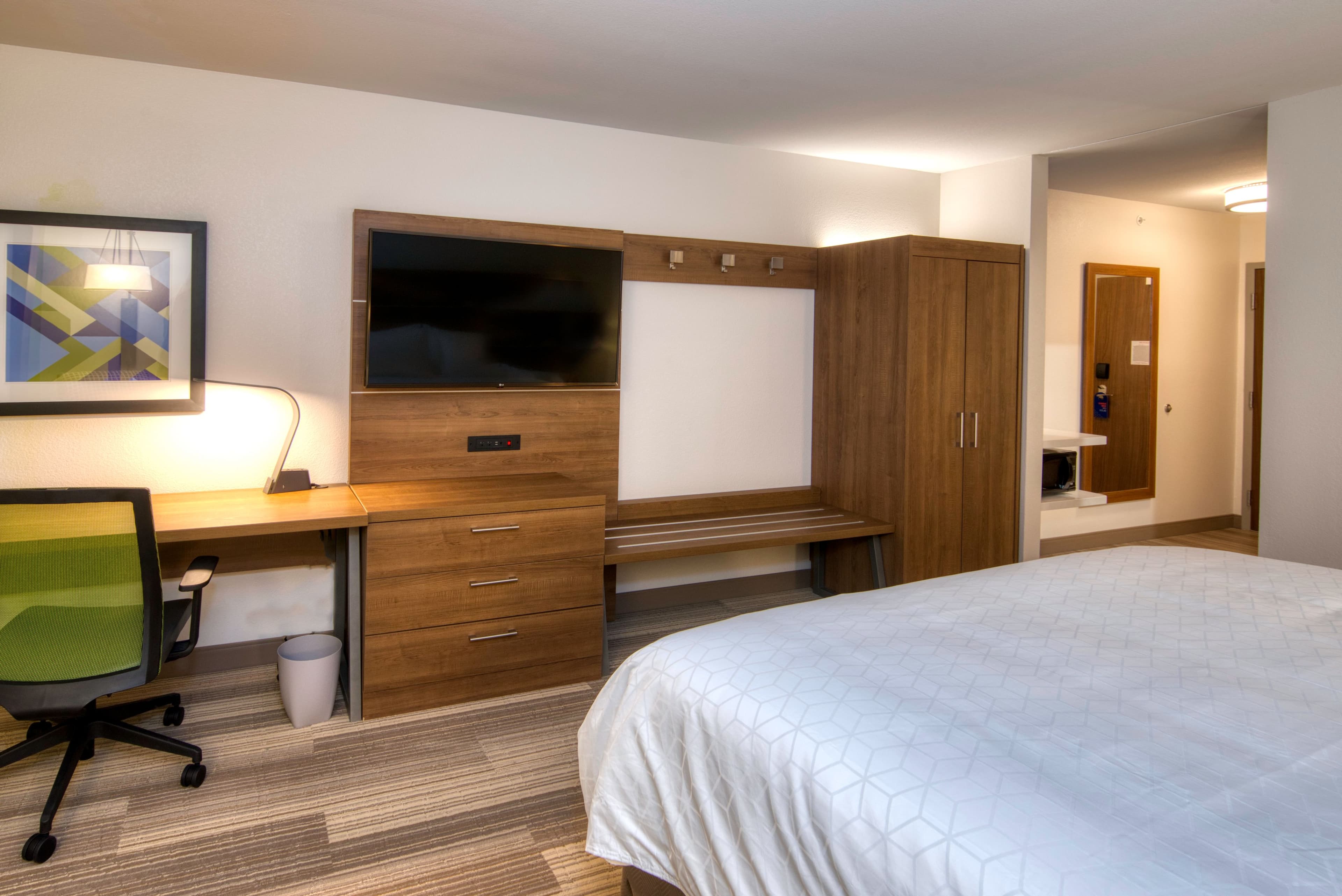 Holiday Inn Express & Suites Omaha Downtown - Old Market — 6