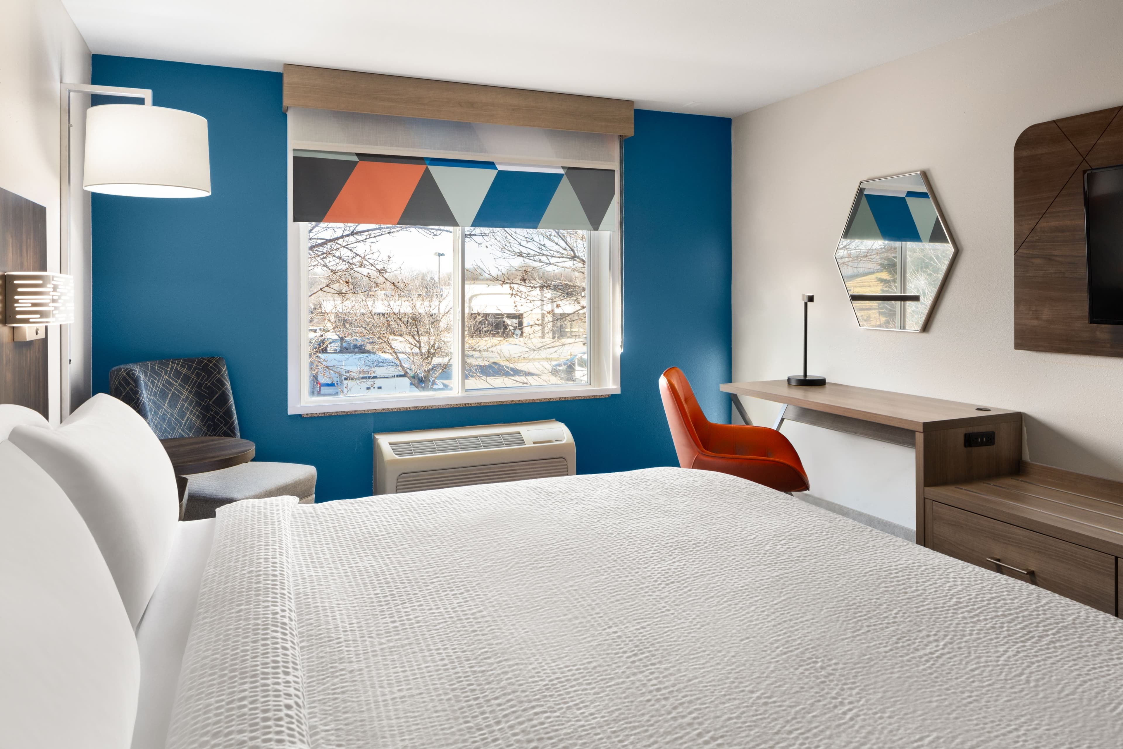 Holiday Inn Express & Suites Cherry Hills — 3