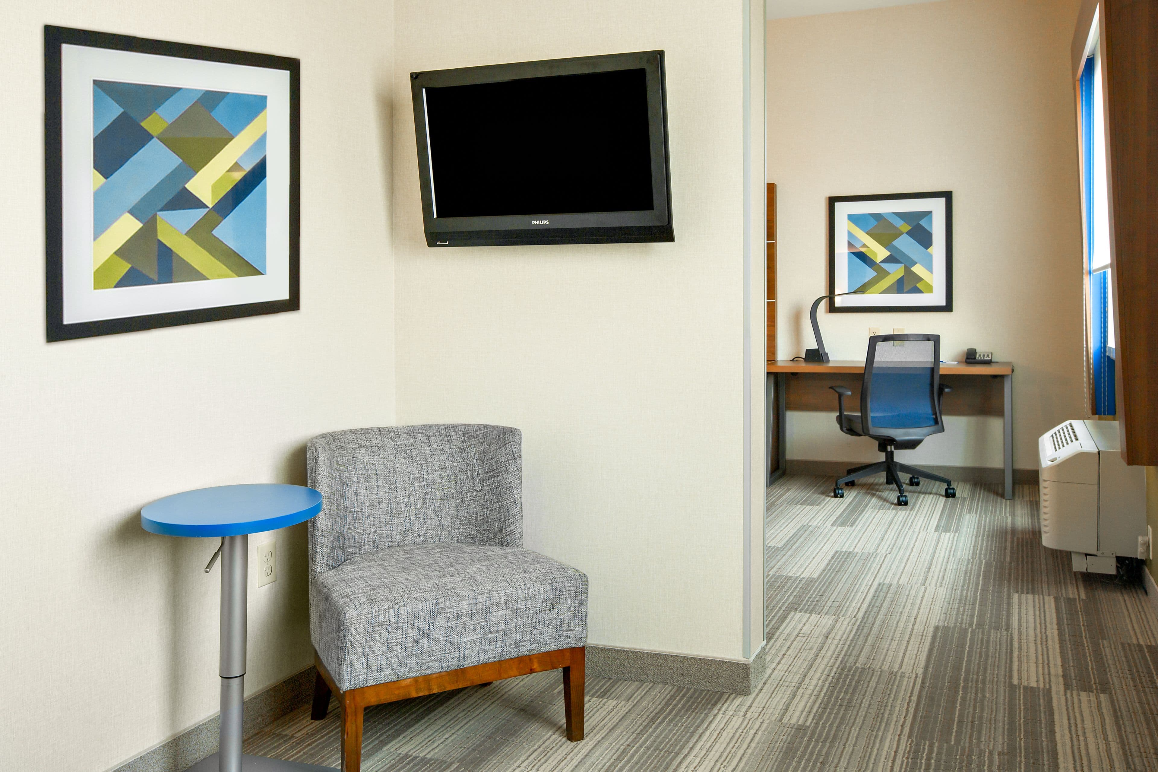Holiday Inn Express & Suites Ontario — 6