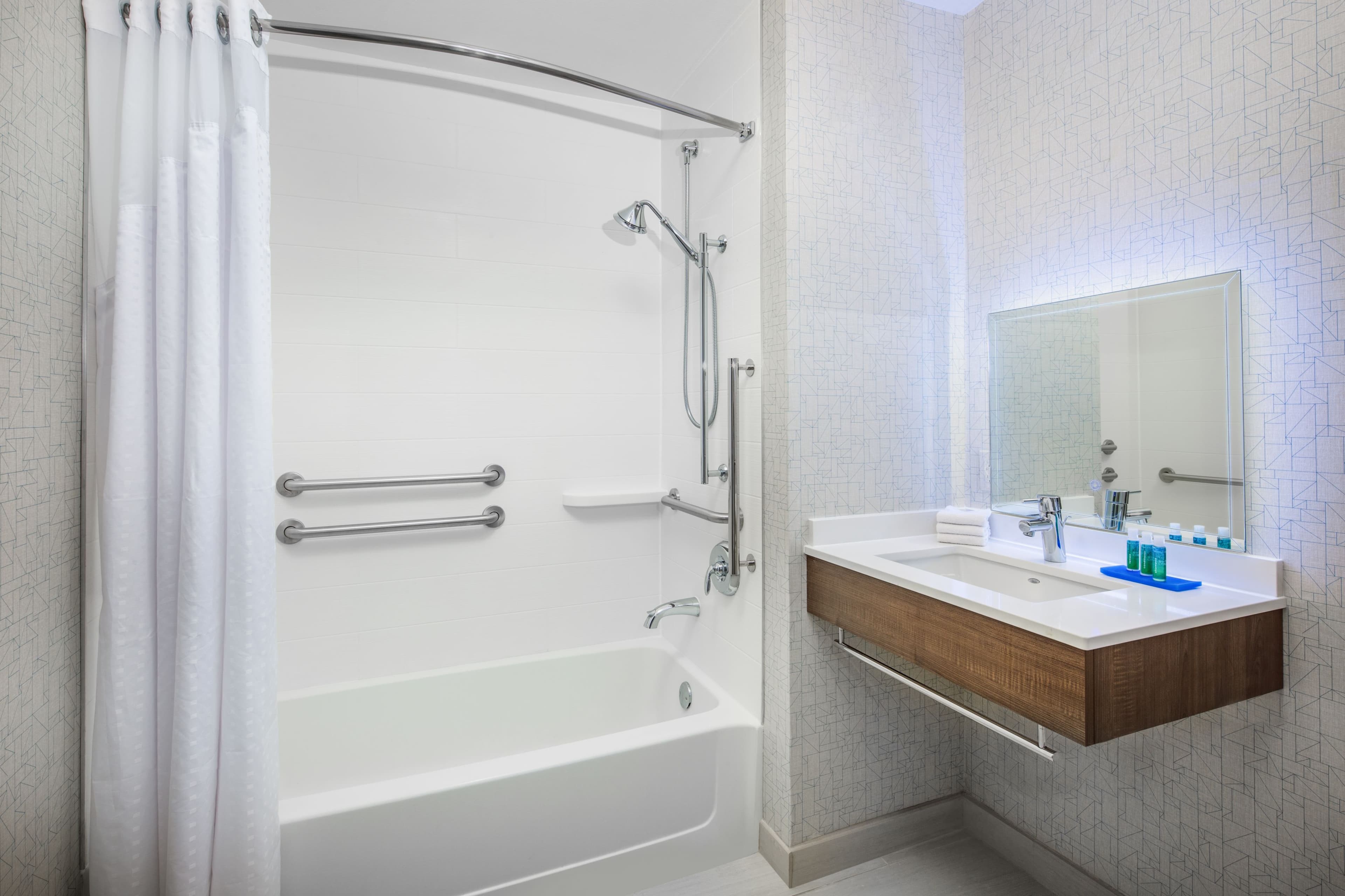 Holiday Inn Express & Suites Ontario Airport — 14