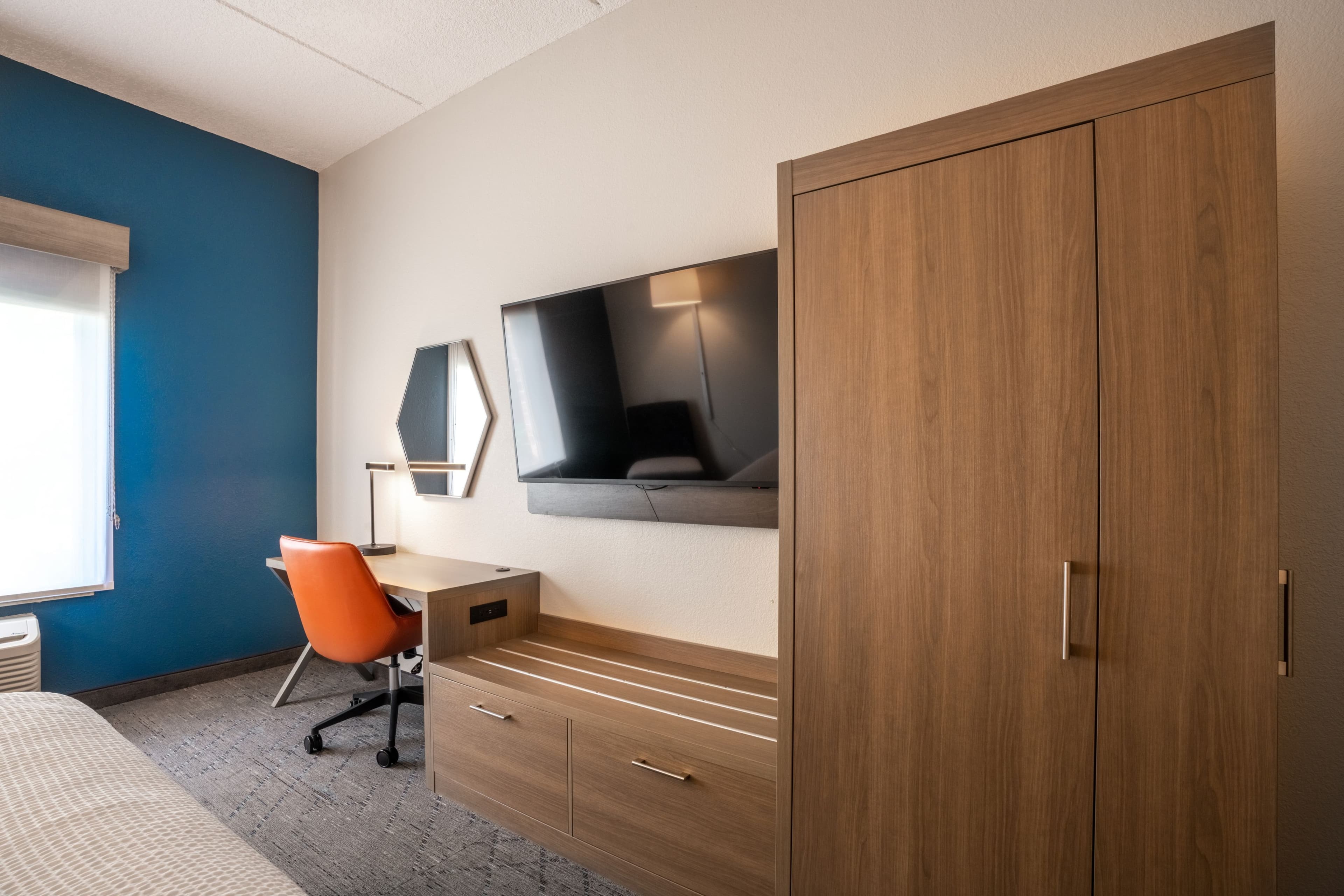 Holiday Inn Express & Suites Orange City - Deltona - Image 3