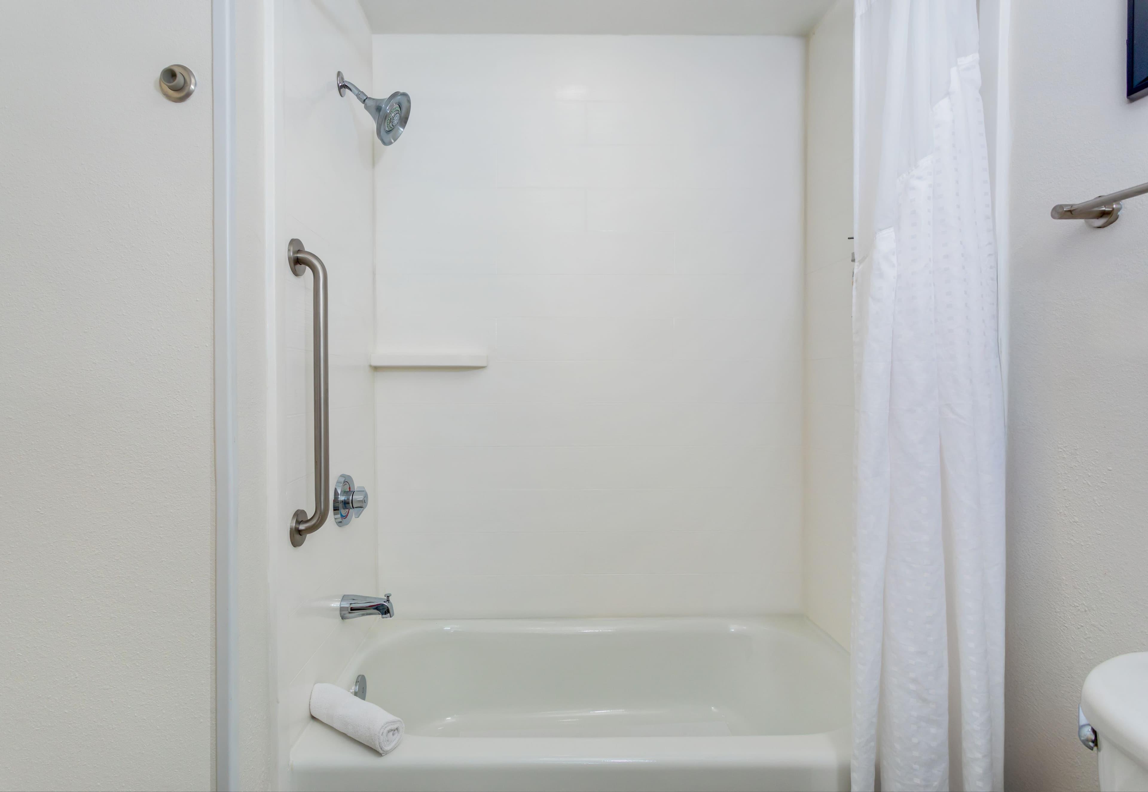 Holiday Inn Express & Suites Orlando - International Drive — 9