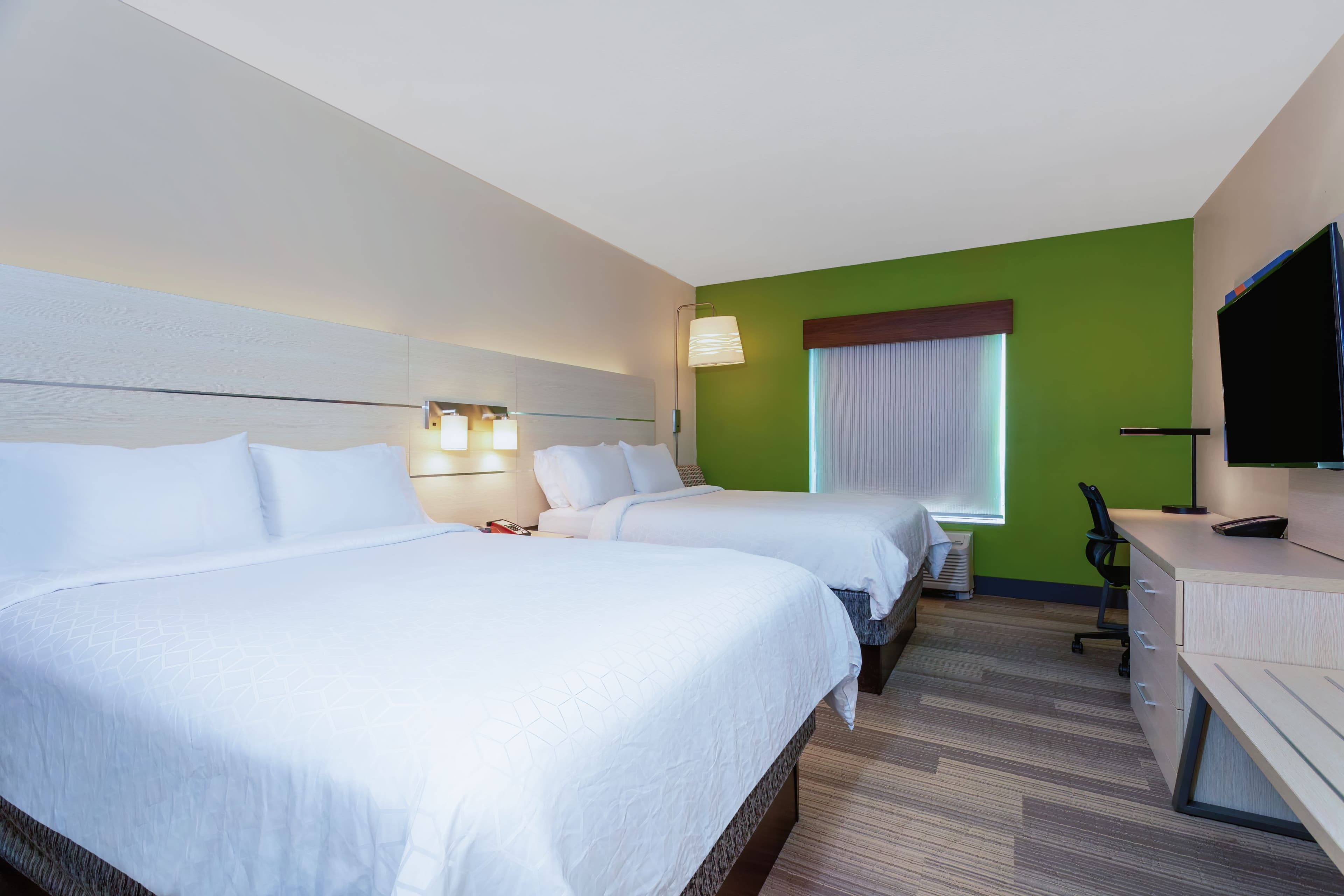 Holiday Inn Express & Suites Orlando - International Drive — 12