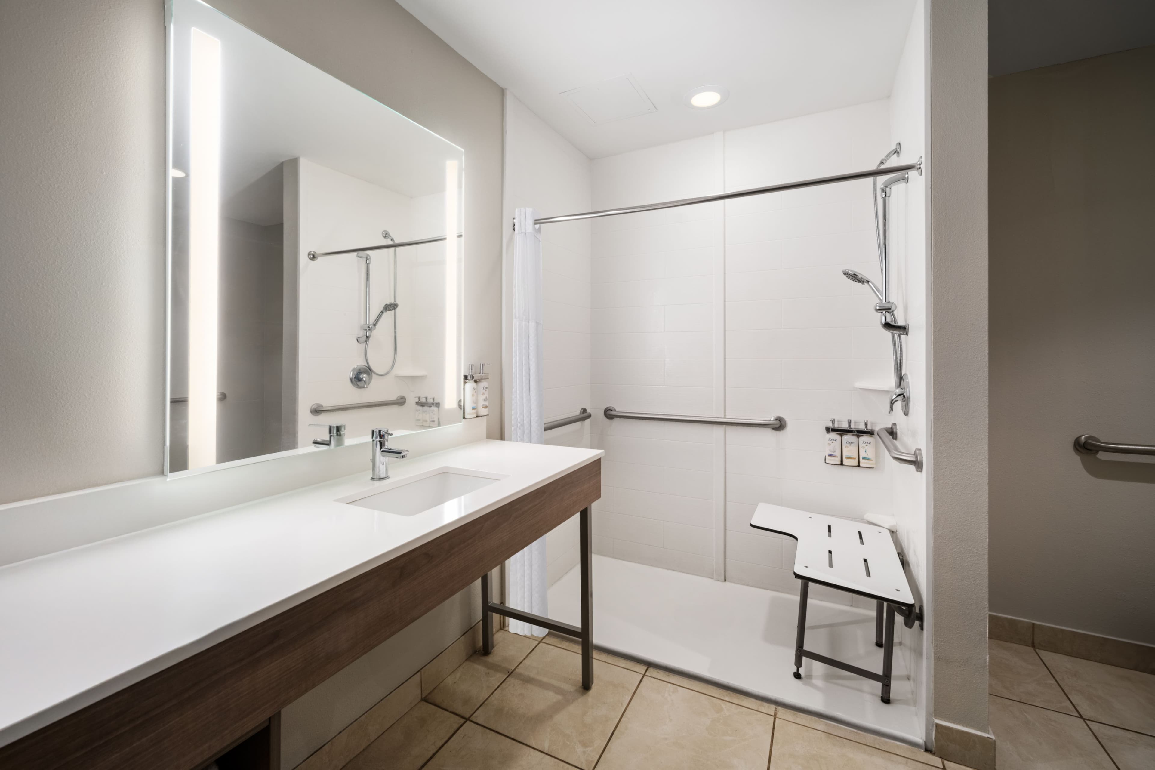 Holiday Inn Express & Suites Orlando East-UCF Area — 16