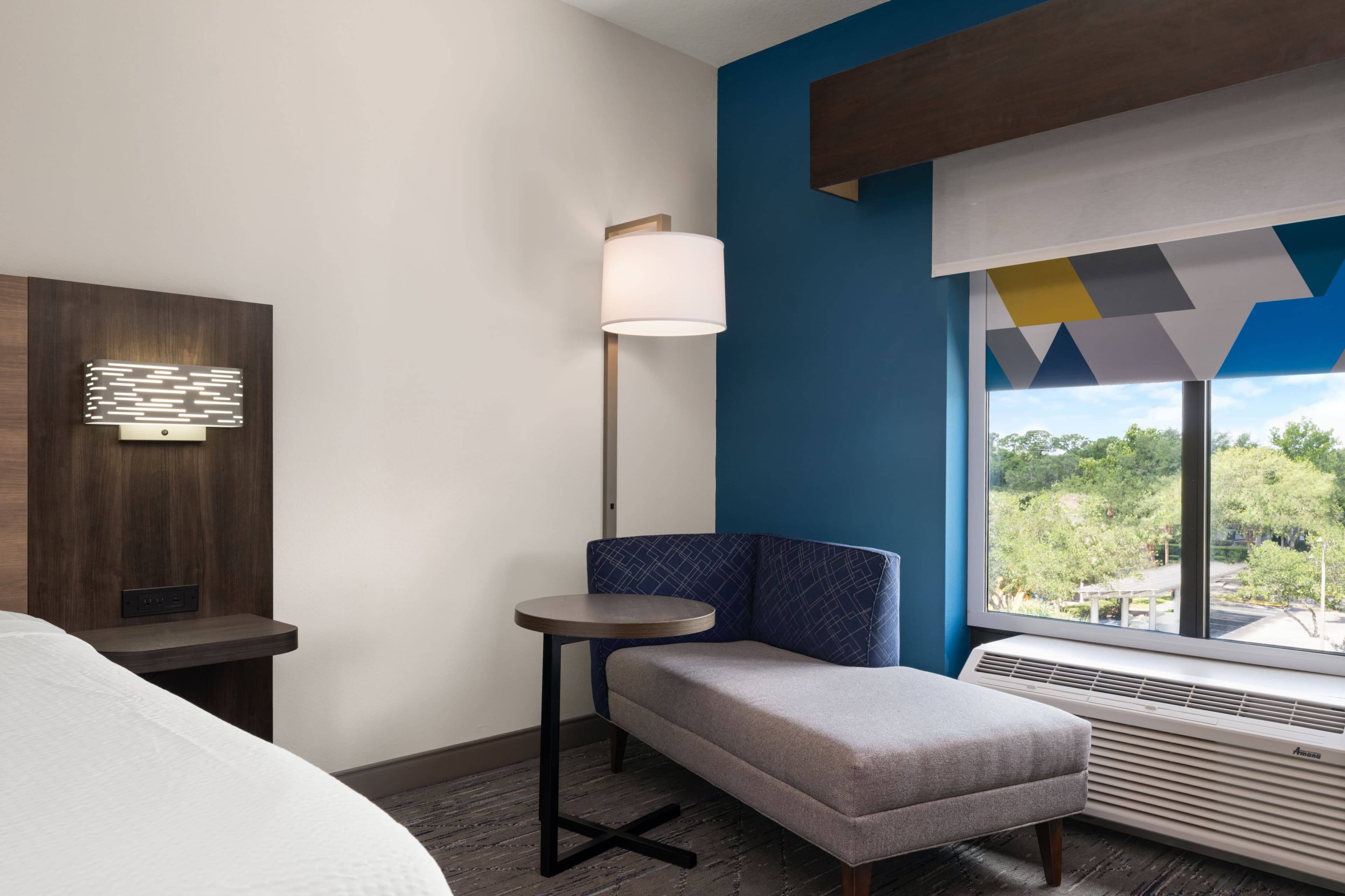 Holiday Inn Express & Suites Orlando East-UCF Area — 12