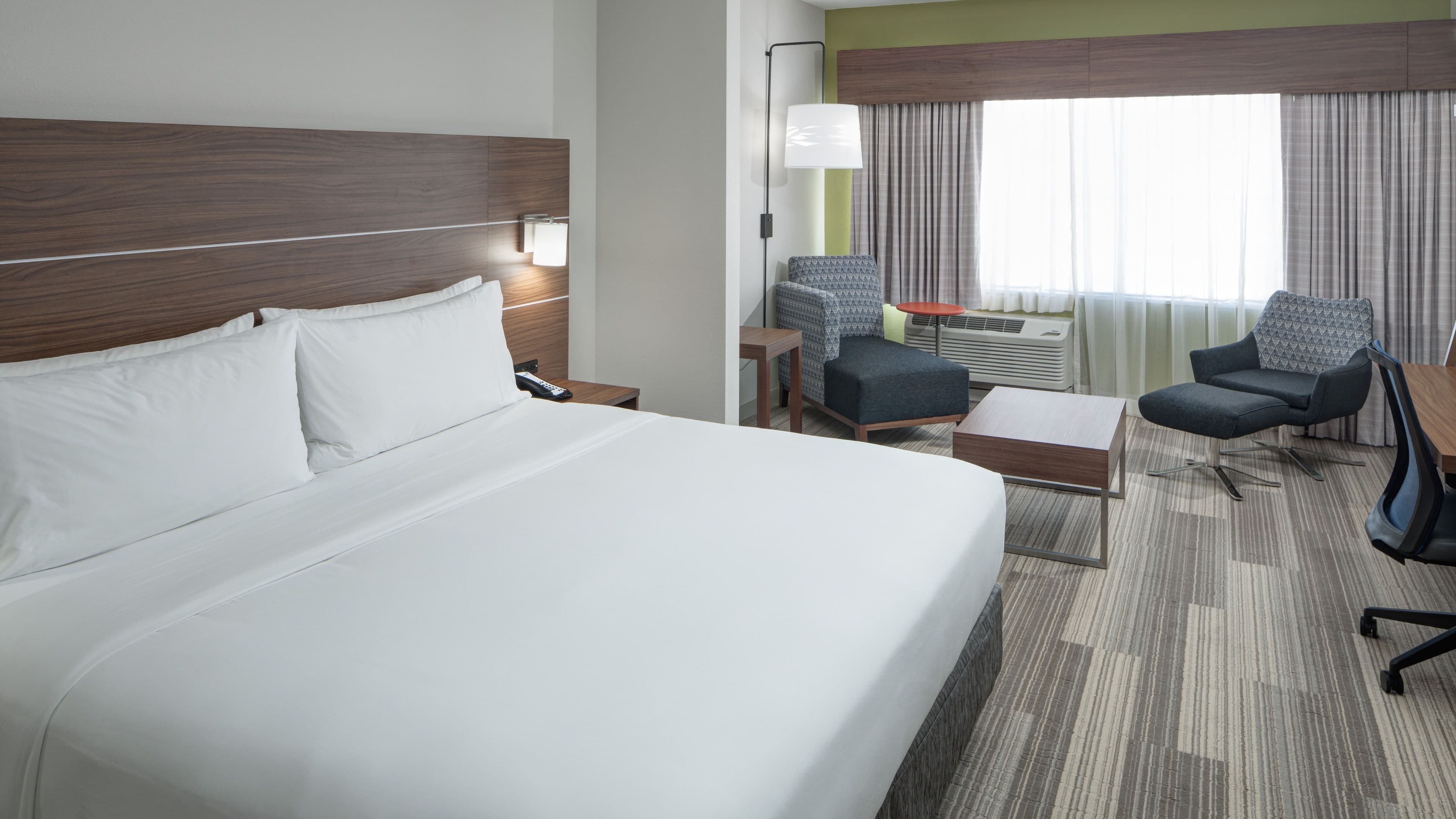 Holiday Inn Express & Suites Orlando At Seaworld - Image 4