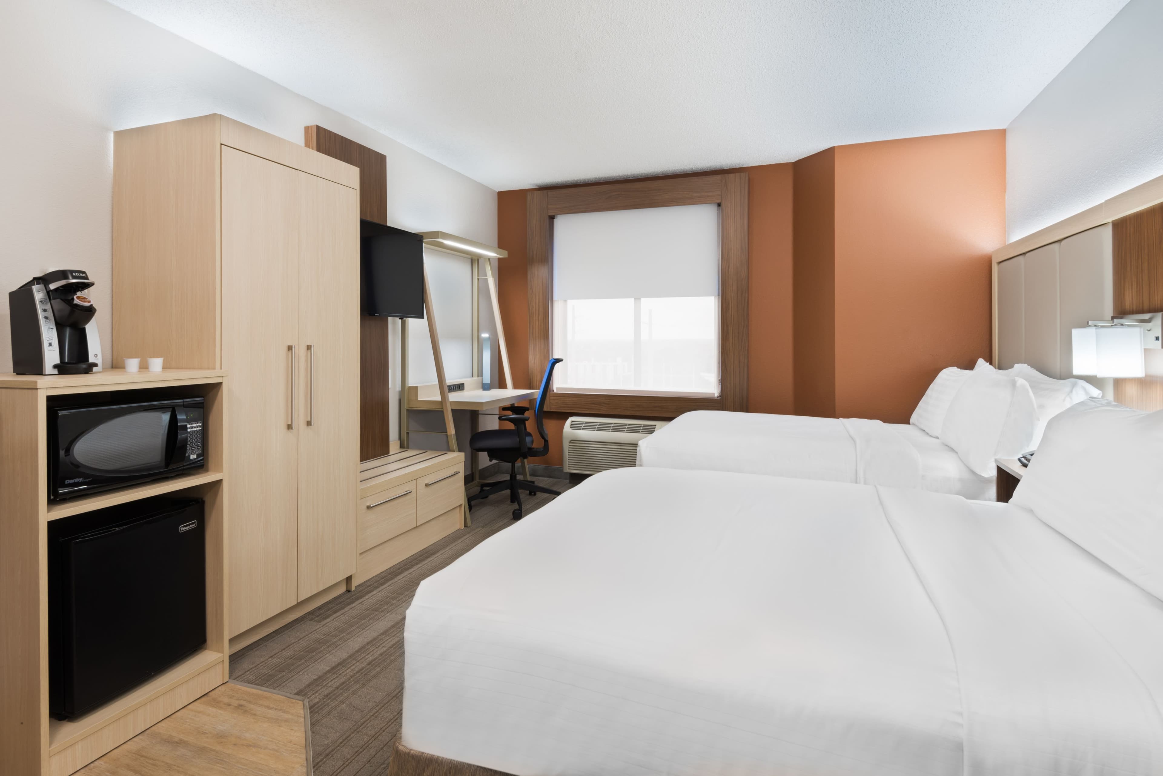 Holiday Inn Express & Suites Nearest Universal Orlando — 22