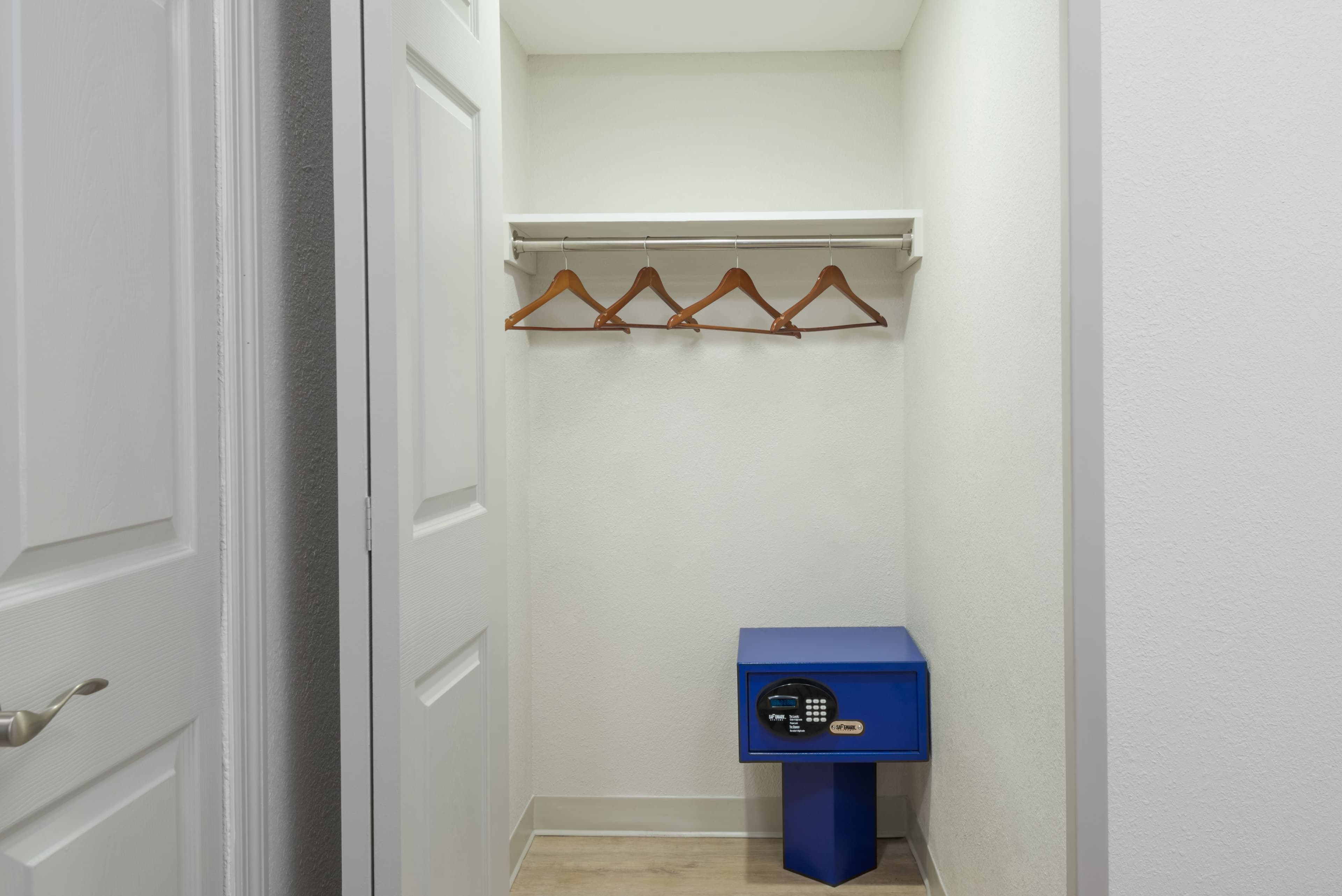 Holiday Inn Express & Suites Nearest Universal Orlando — 39