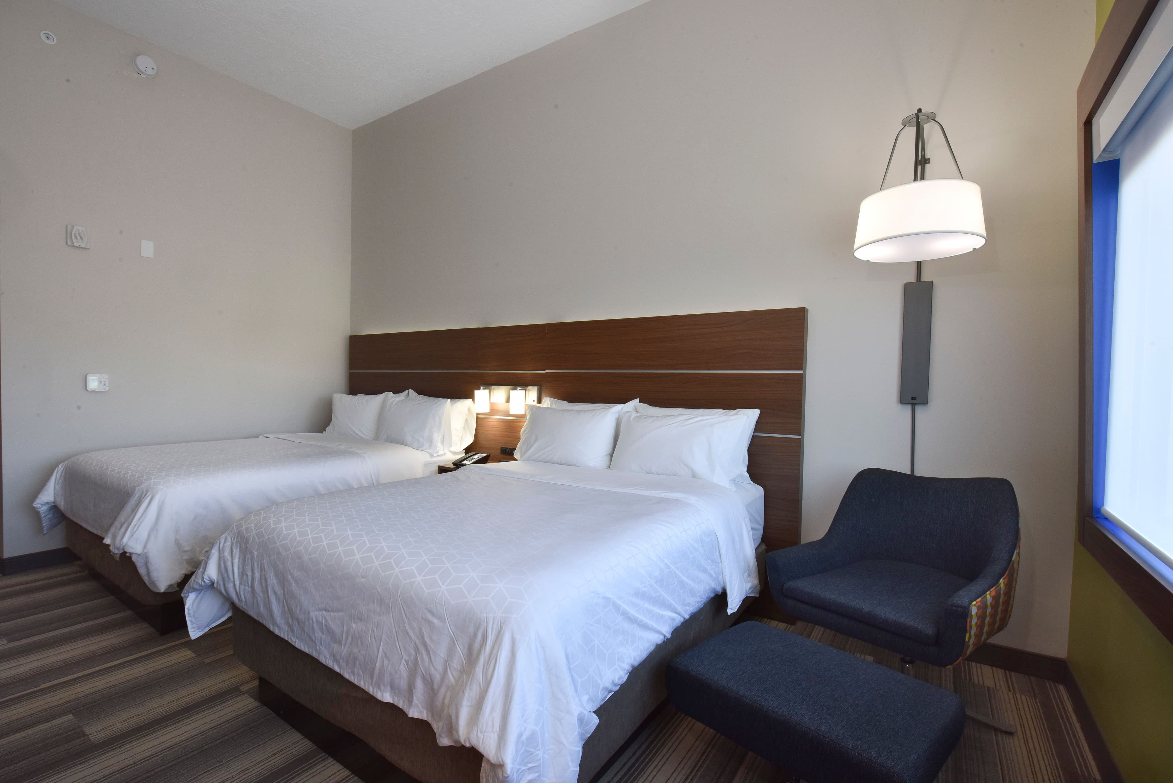 Holiday Inn Express & Suites Orlando Southeast — 16