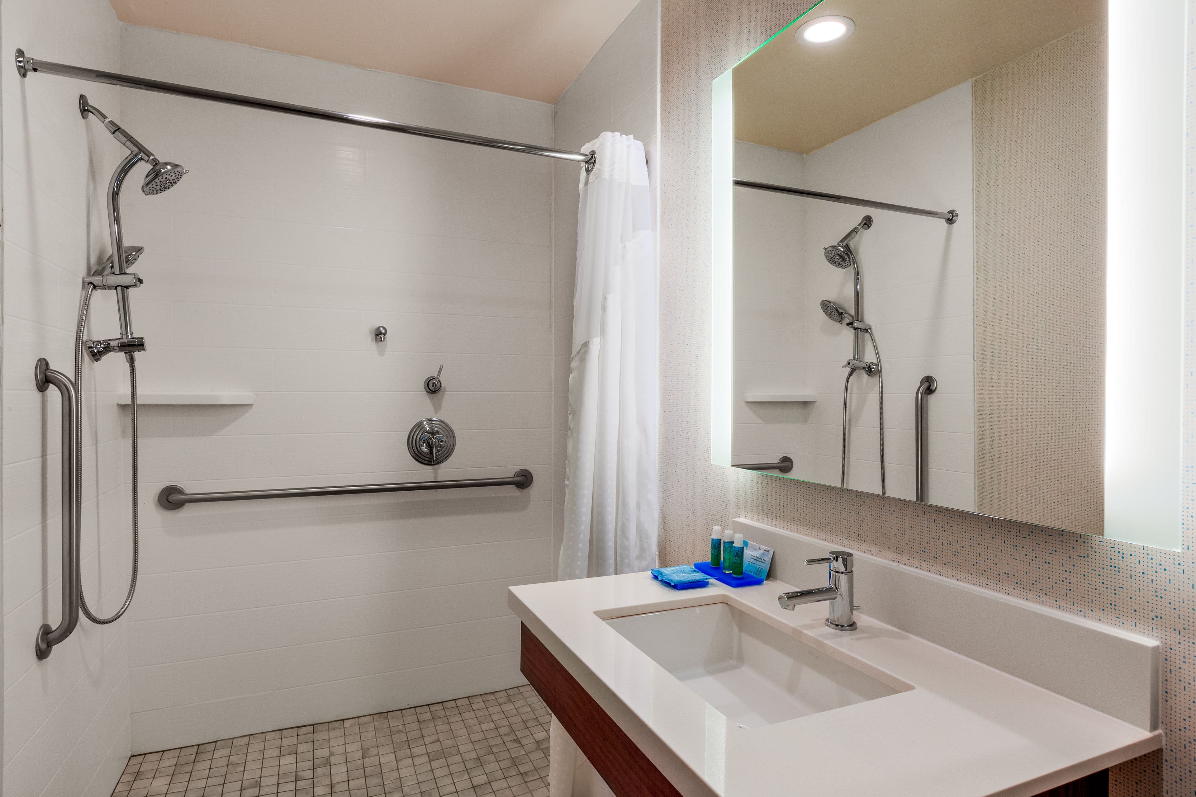 Holiday Inn Express & Suites Oroville Lake — 10