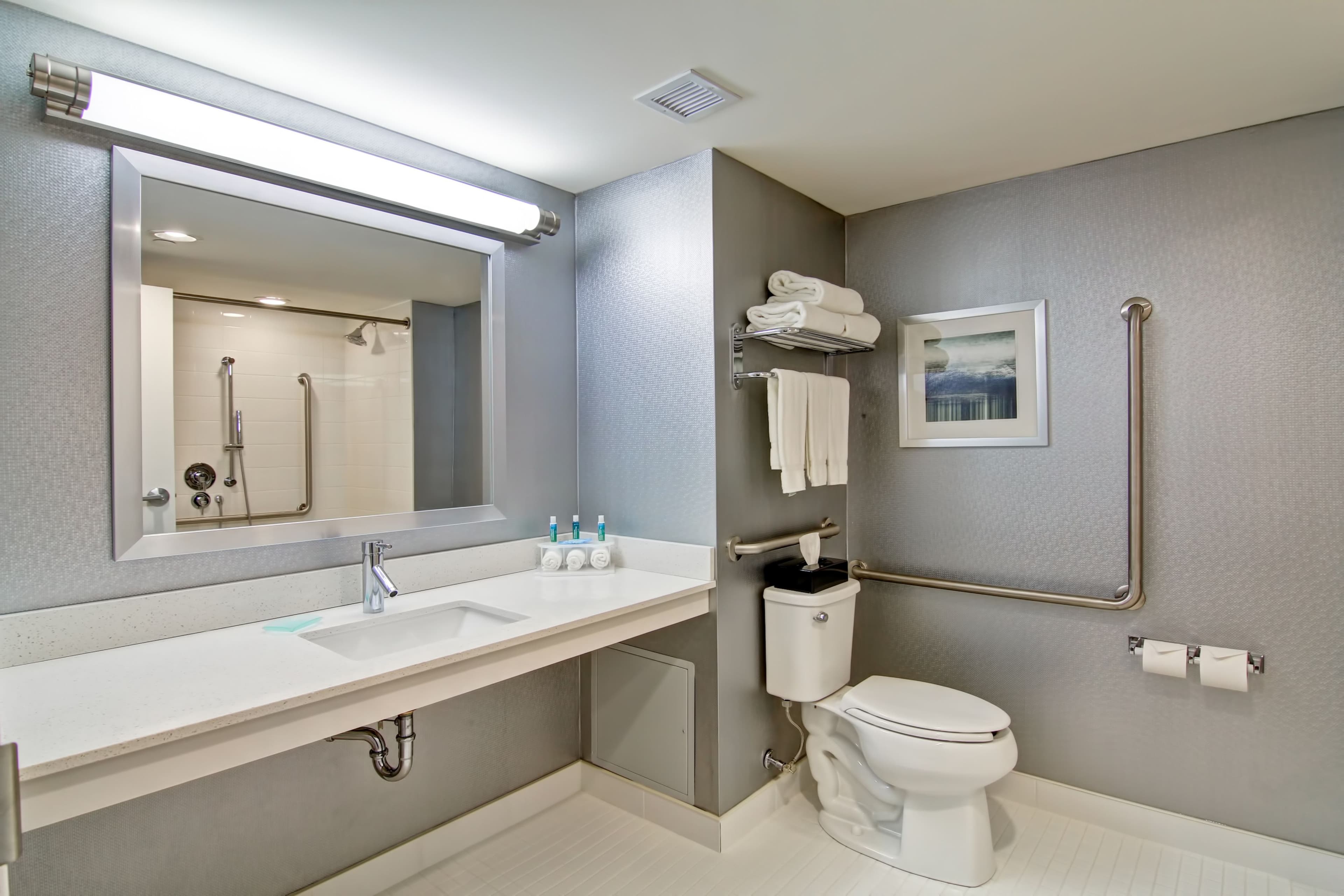 Holiday Inn Express & Suites Oshawa Downtown - Toronto Area — 6