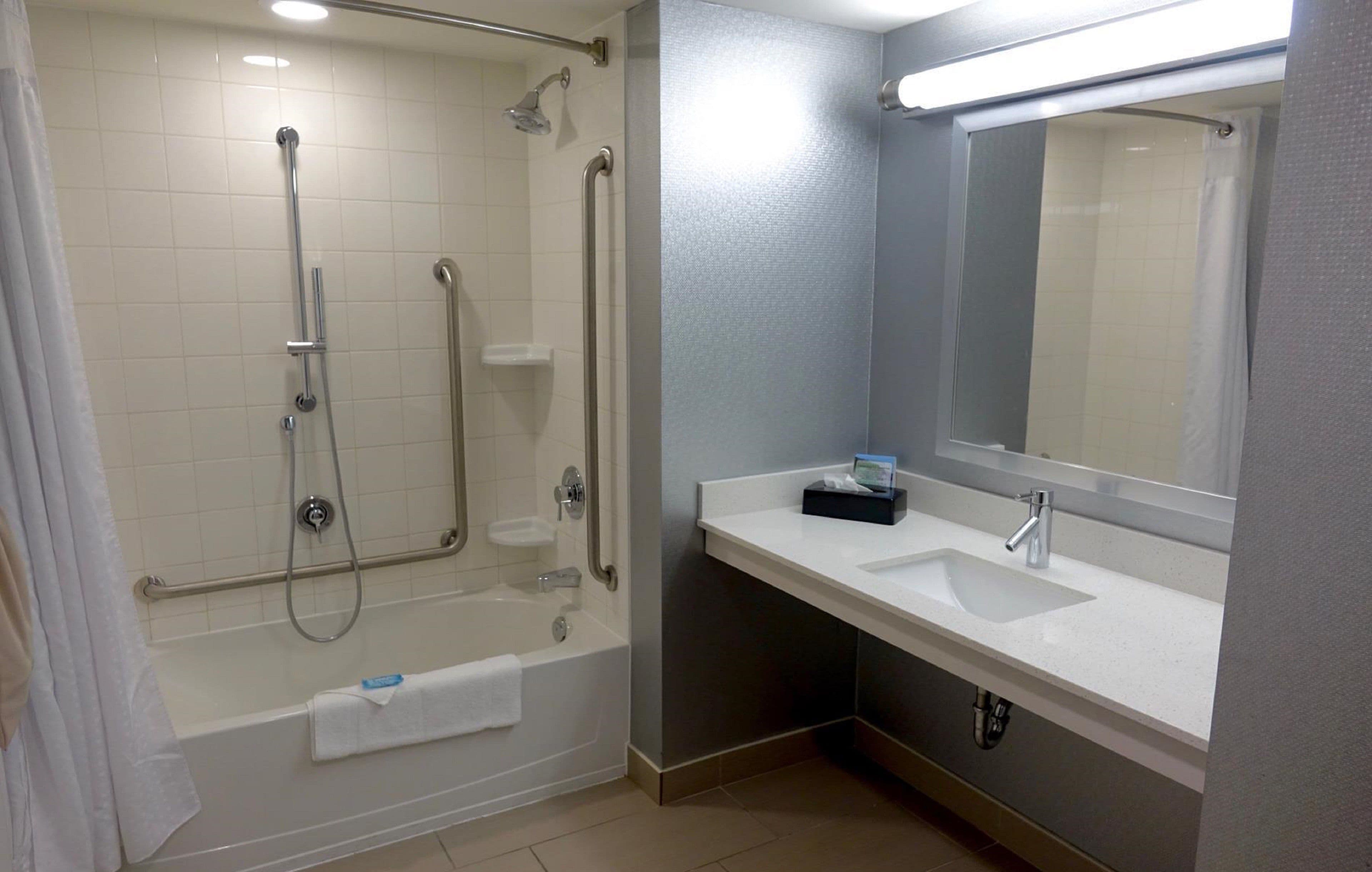 Holiday Inn Express & Suites Oshawa Downtown - Toronto Area — 10
