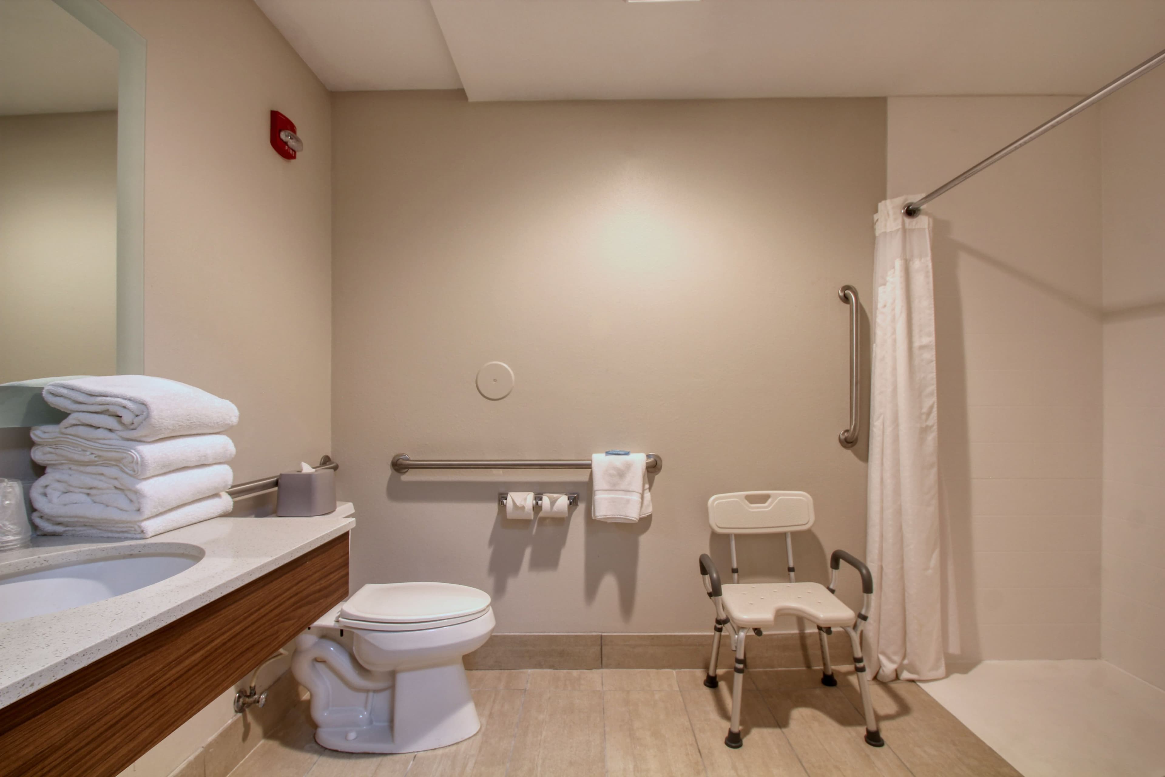 Holiday Inn Express & Suites Oshkosh-Sr 41 — 12