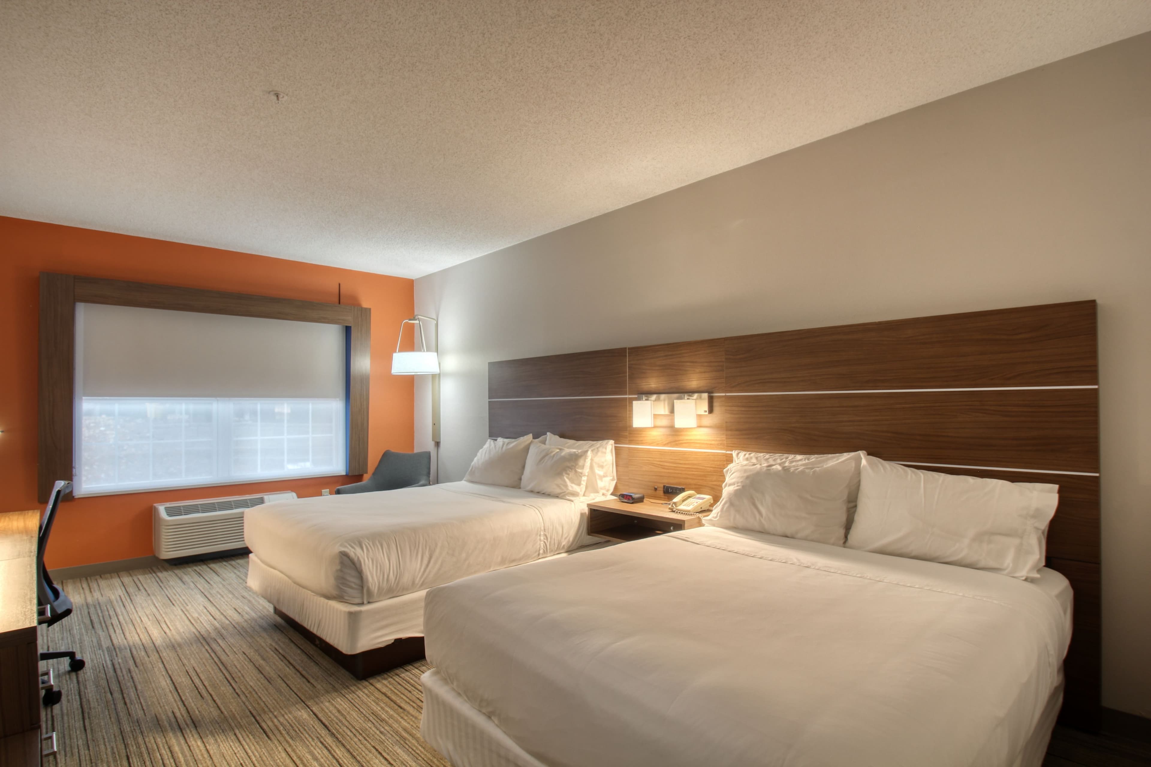 Holiday Inn Express & Suites Oshkosh-Sr 41 — 19