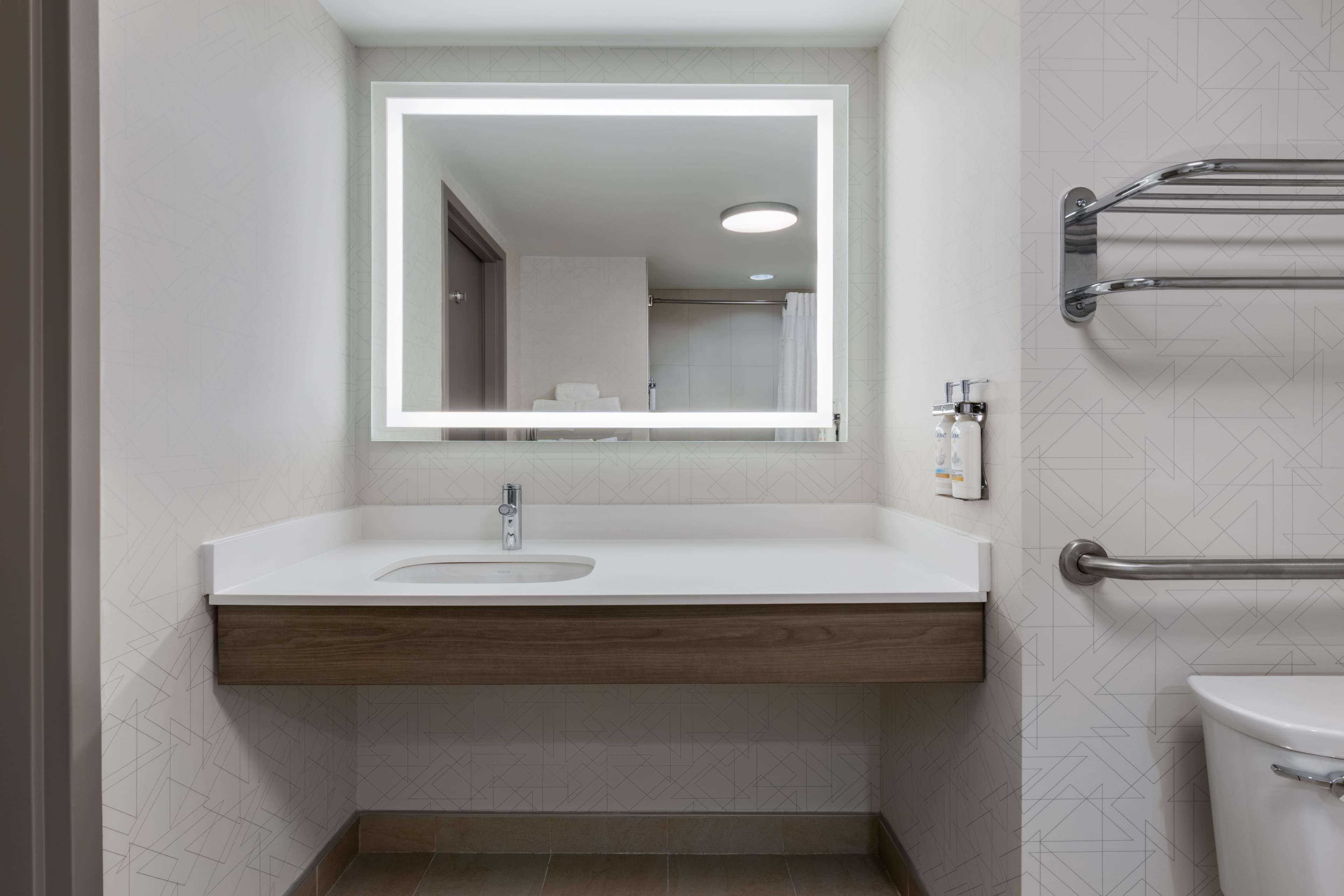 Holiday Inn Express & Suites Ottawa East - Orleans — 16