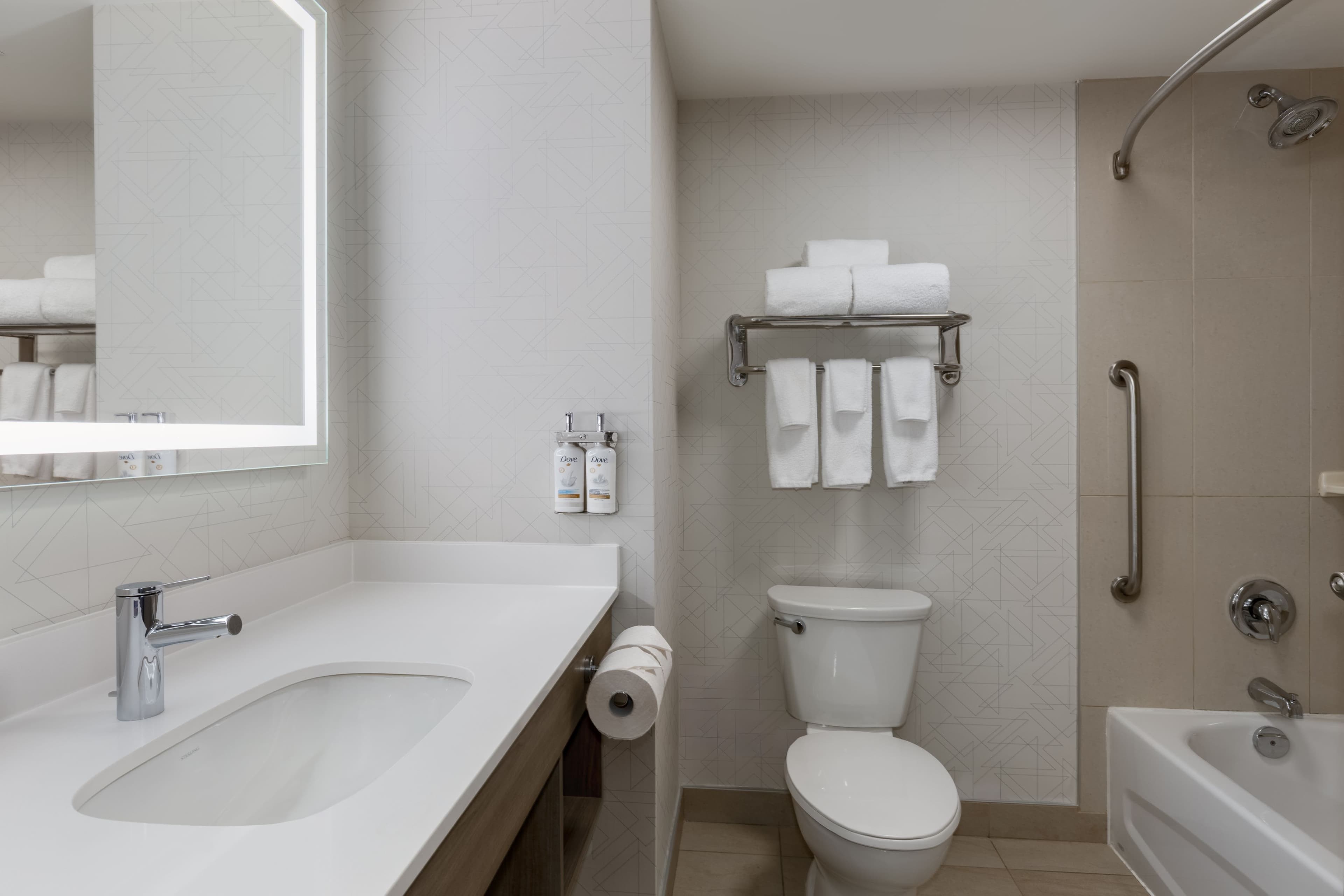Holiday Inn Express & Suites Ottawa East - Orleans — 13