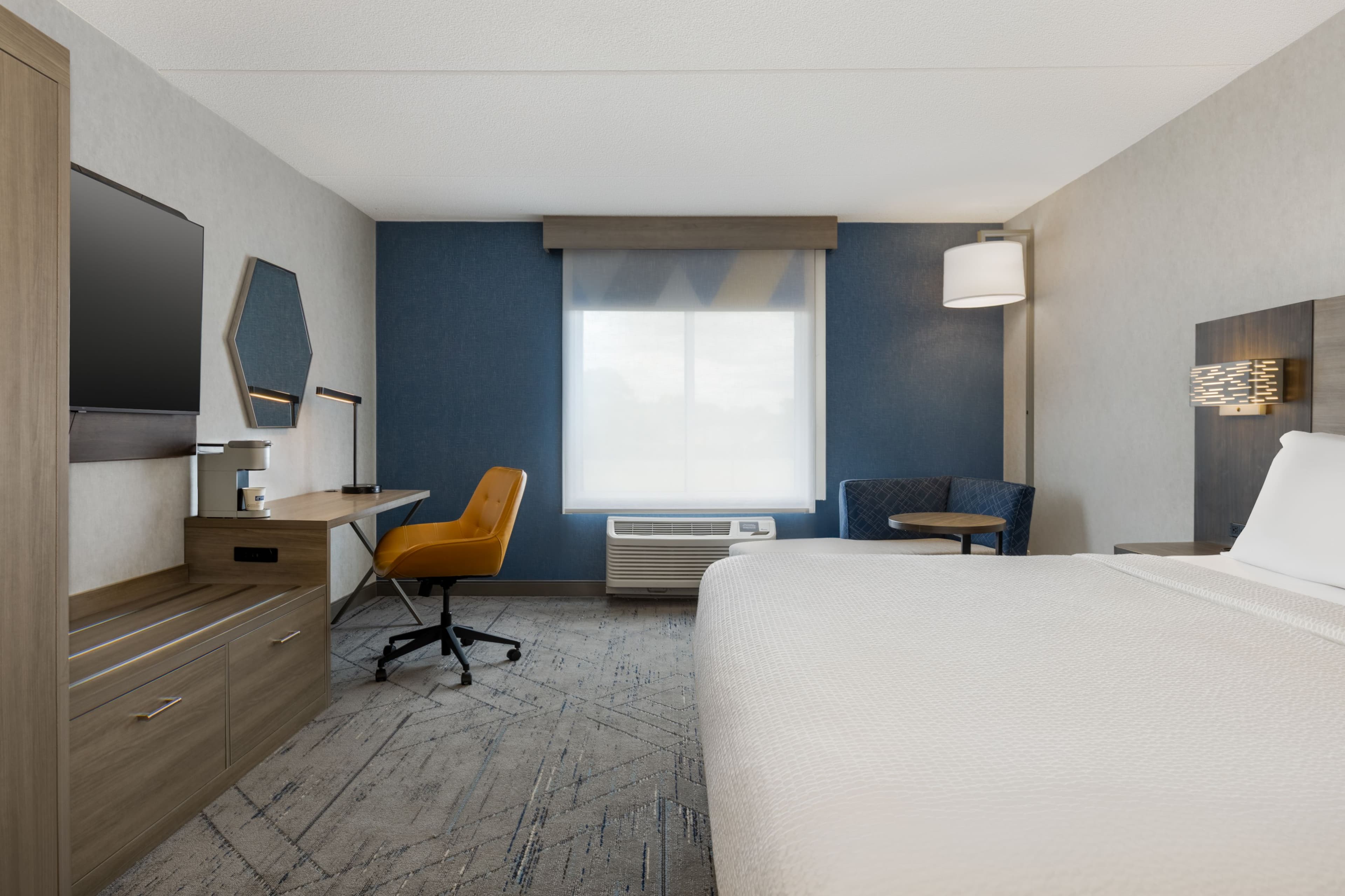 Holiday Inn Express & Suites Ottawa East - Orleans — 9
