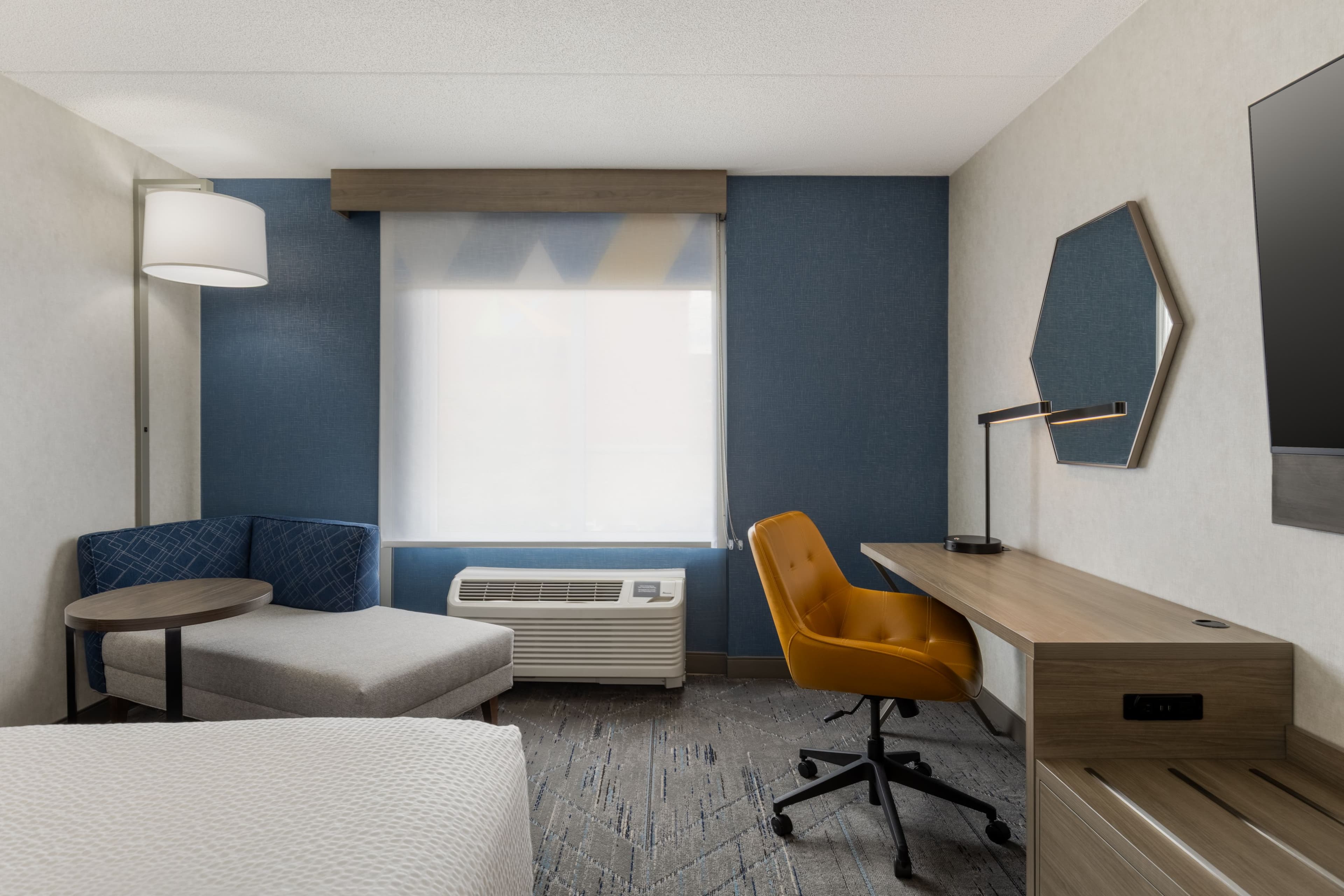 Holiday Inn Express & Suites Ottawa East - Orleans — 8