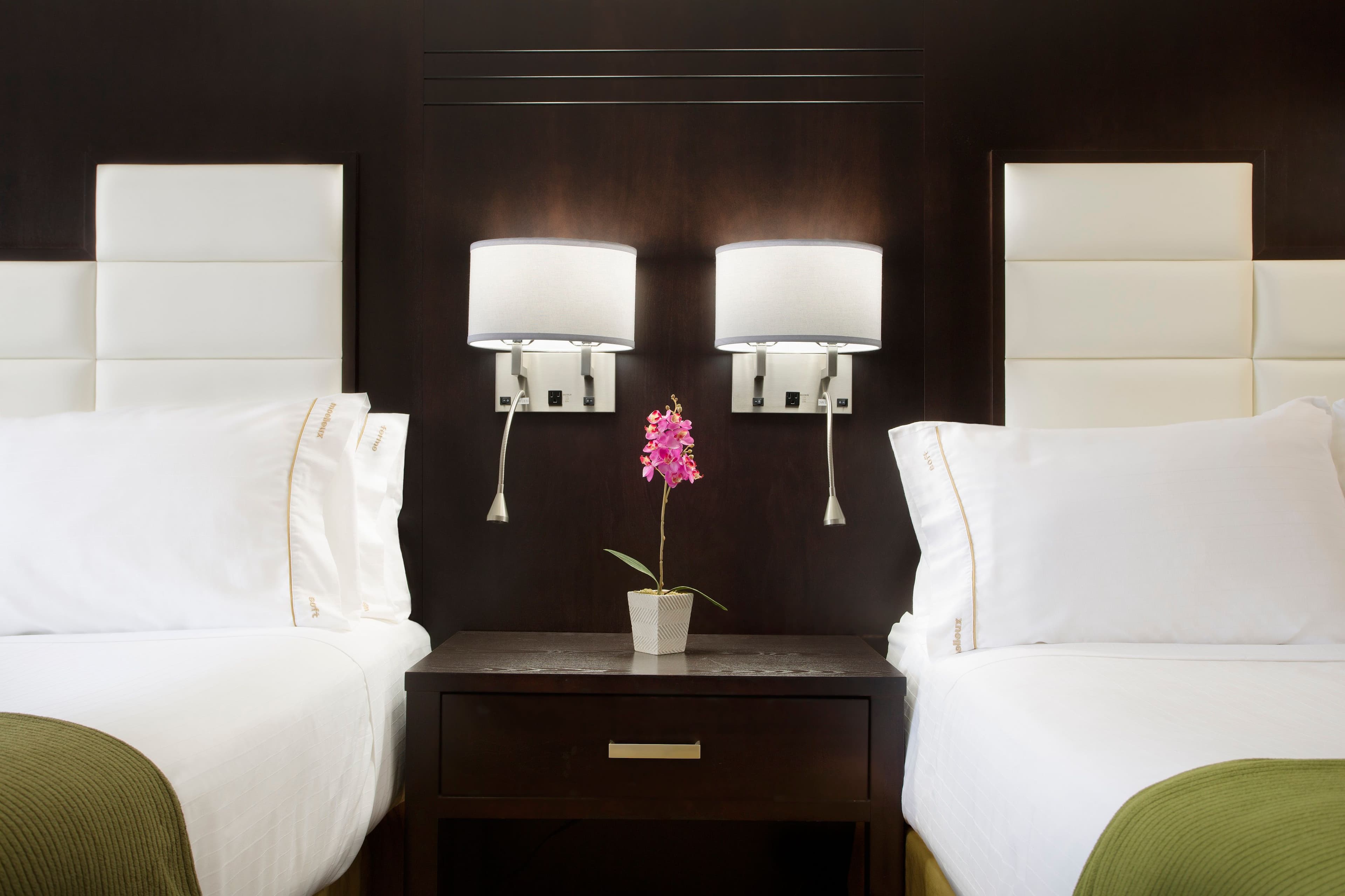 Holiday Inn Express & Suites Ottawa West - Nepean — 10