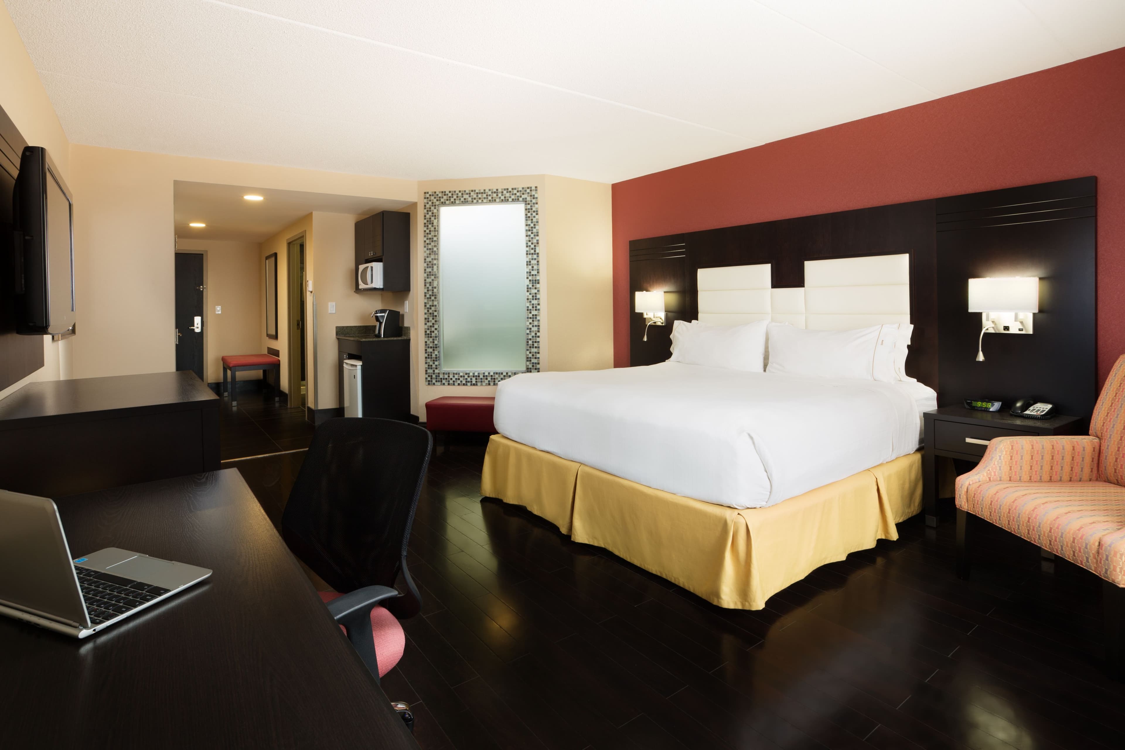 Holiday Inn Express & Suites Ottawa West - Nepean — 16