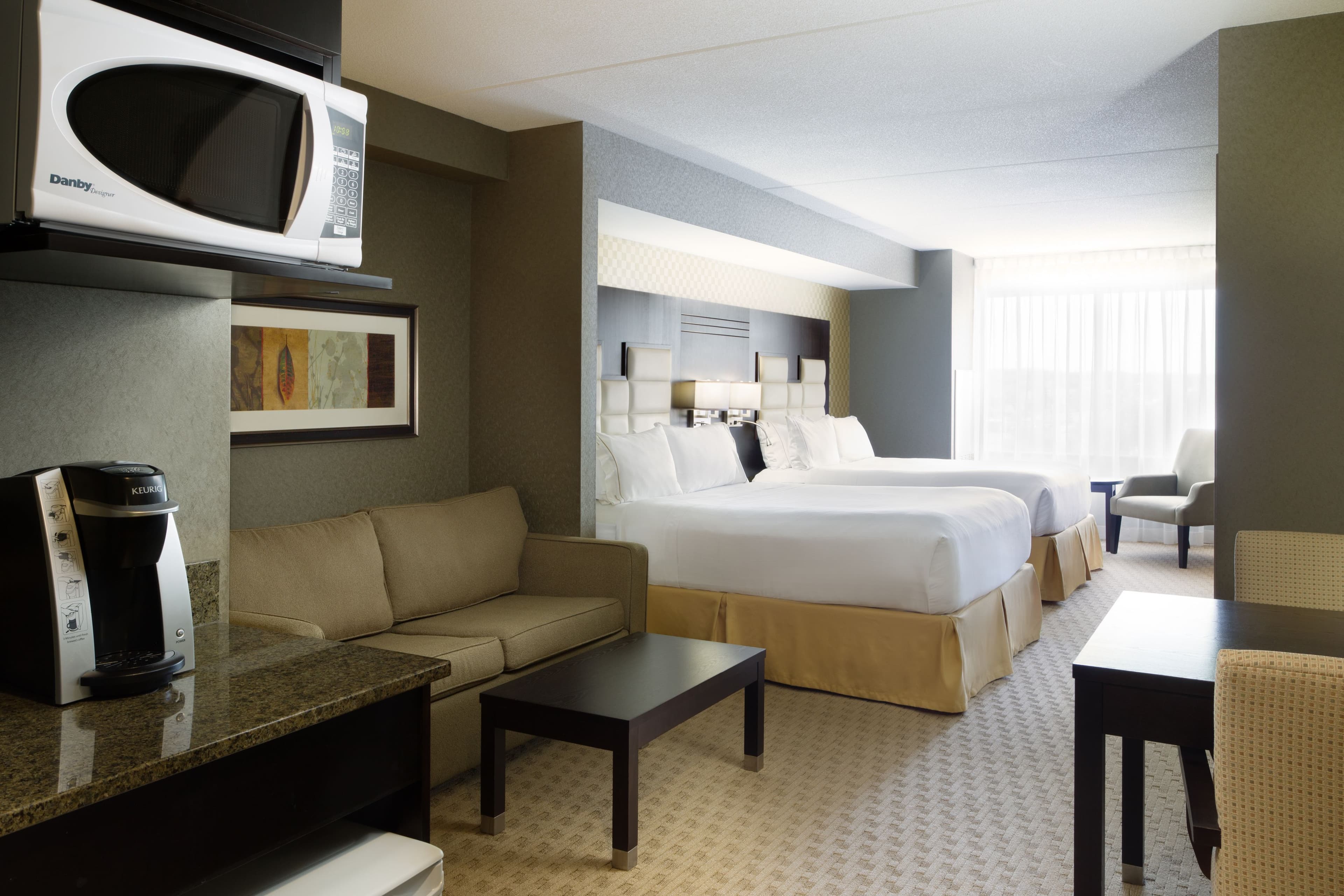 Holiday Inn Express & Suites Ottawa West - Nepean — 13