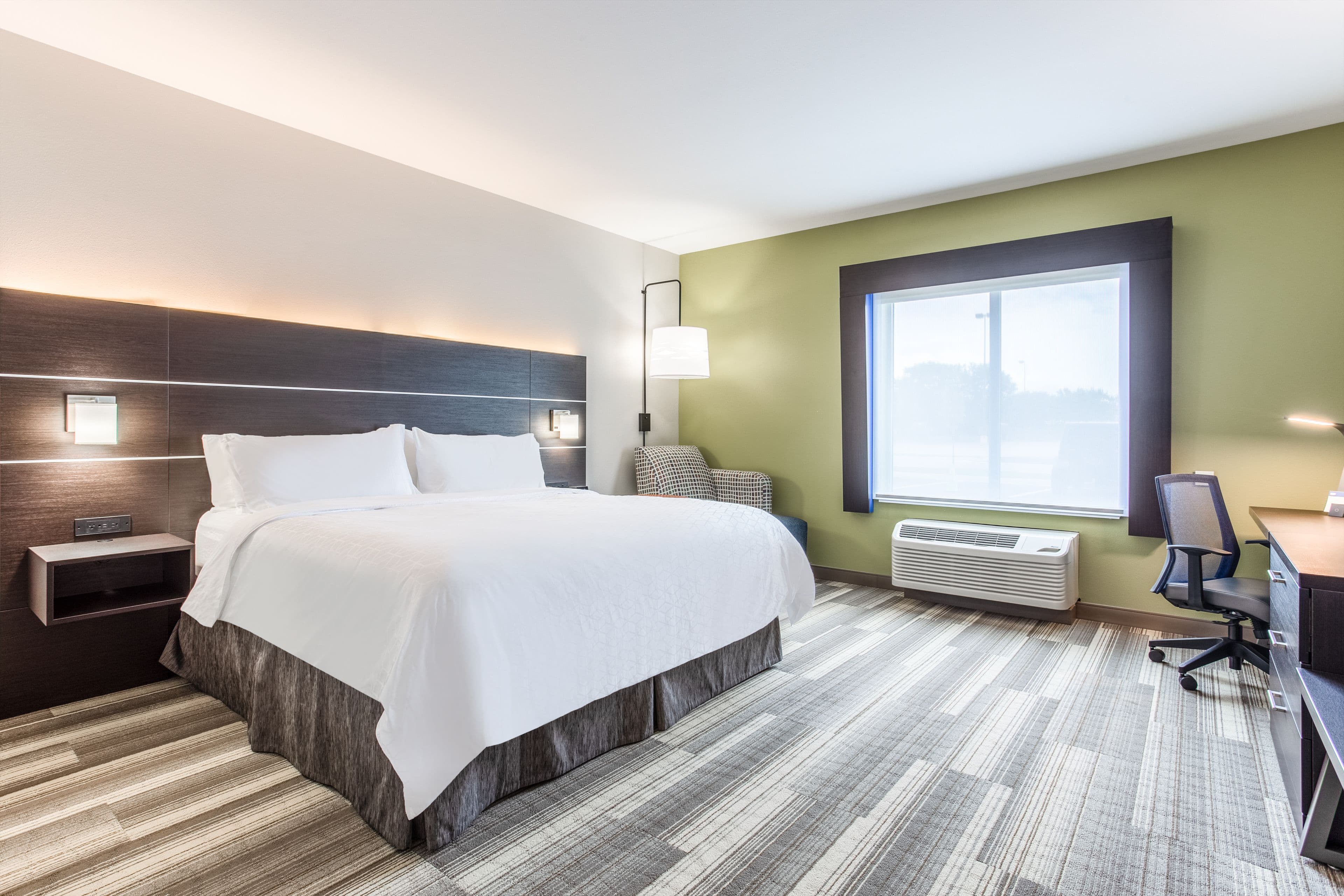 Holiday Inn Express & Suites Ottawa — 13