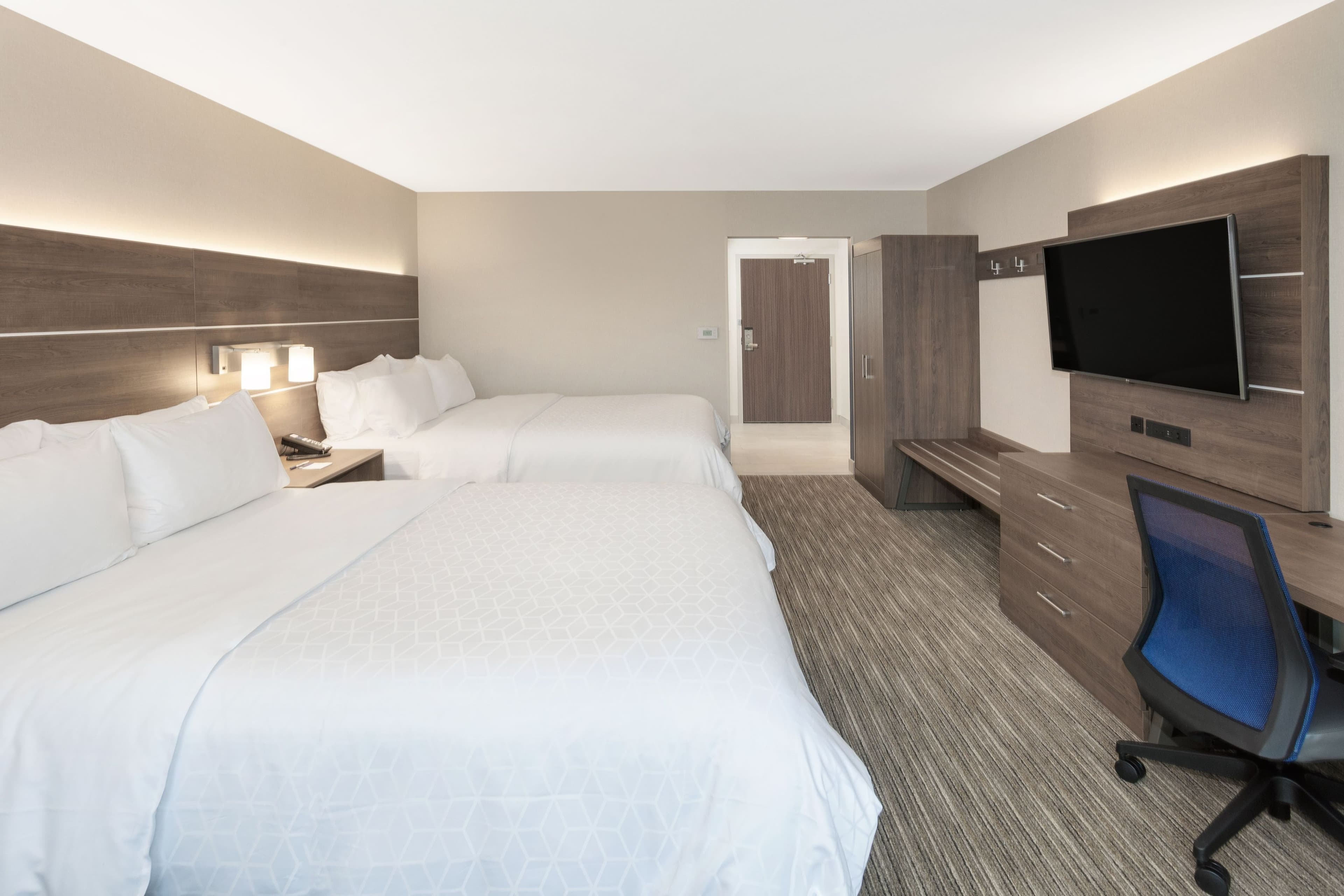 Holiday Inn Express & Suites Ottawa Airport — 6