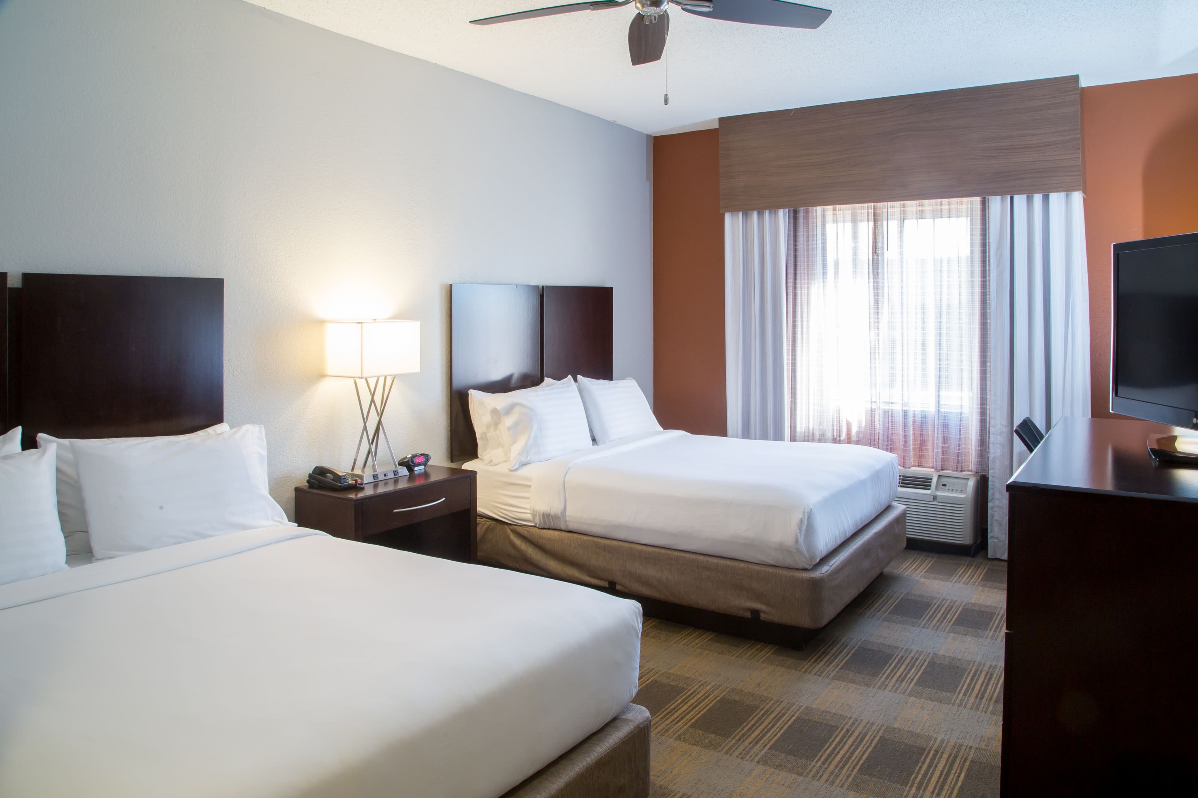 Holiday Inn Express & Suites Oxford — 12