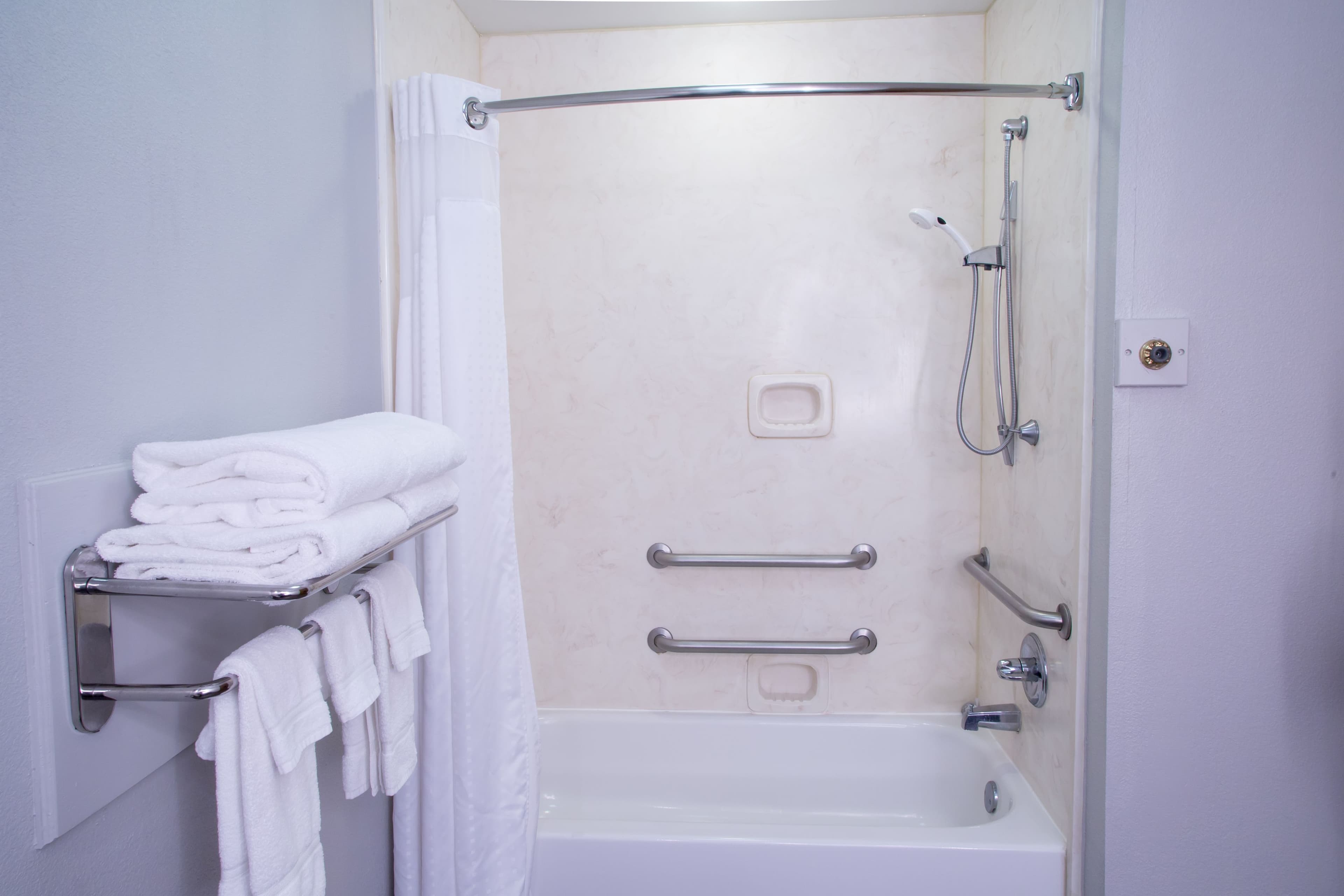 Holiday Inn Express & Suites Oxford — 11