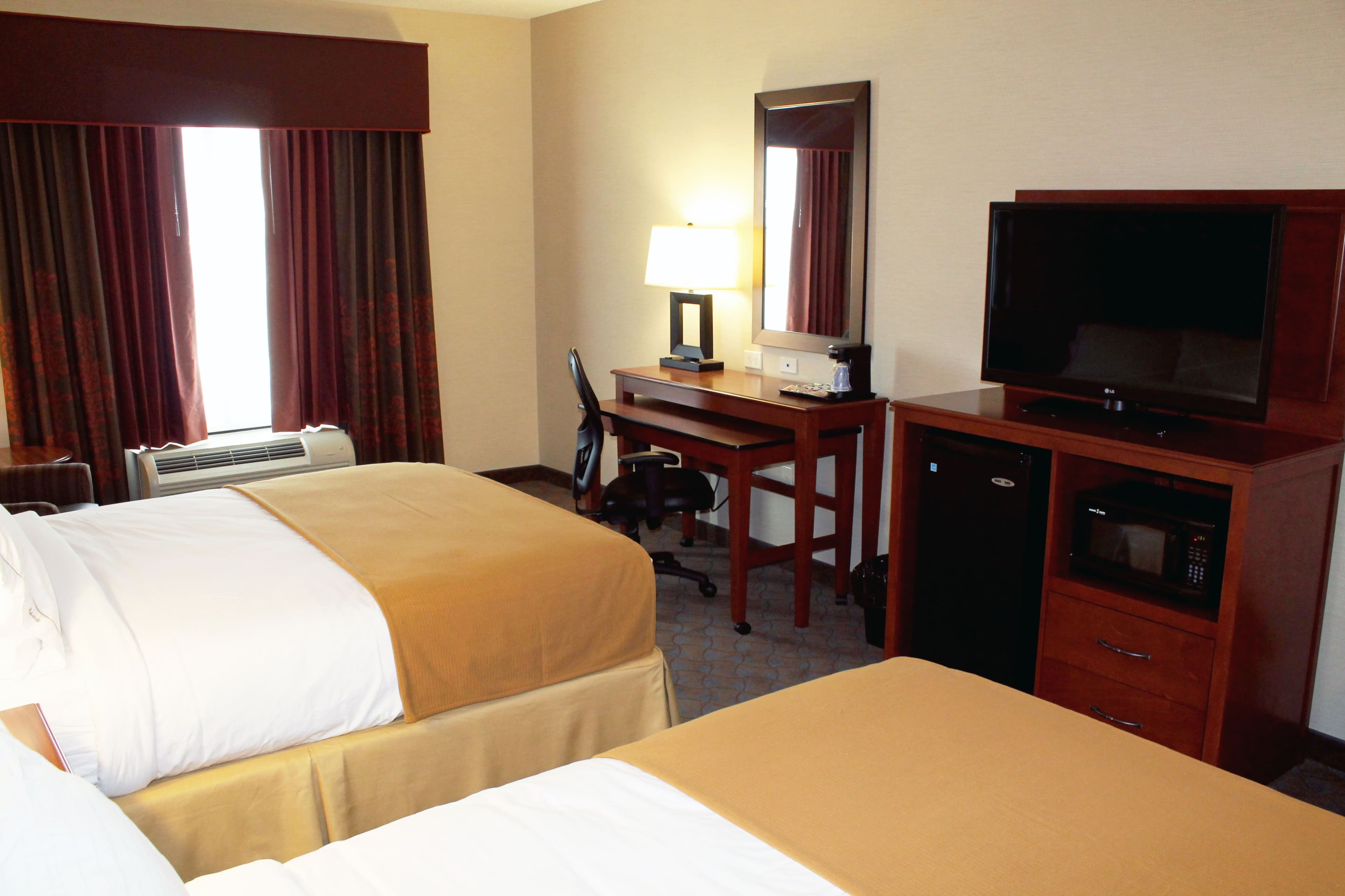 Holiday Inn Express & Suites Paducah West — 26