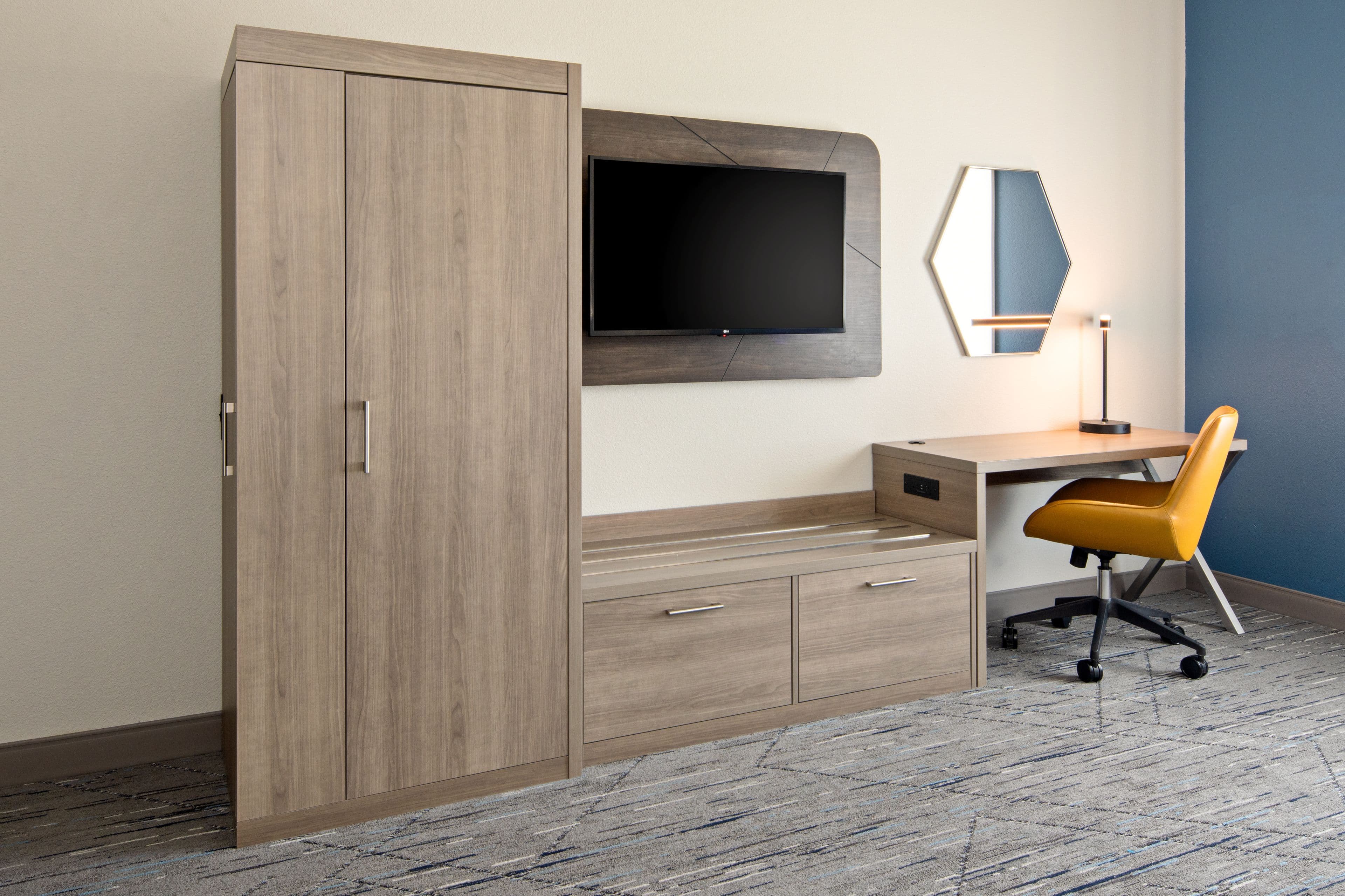 Holiday Inn Express & Suites Palm Desert - Millennium — 6