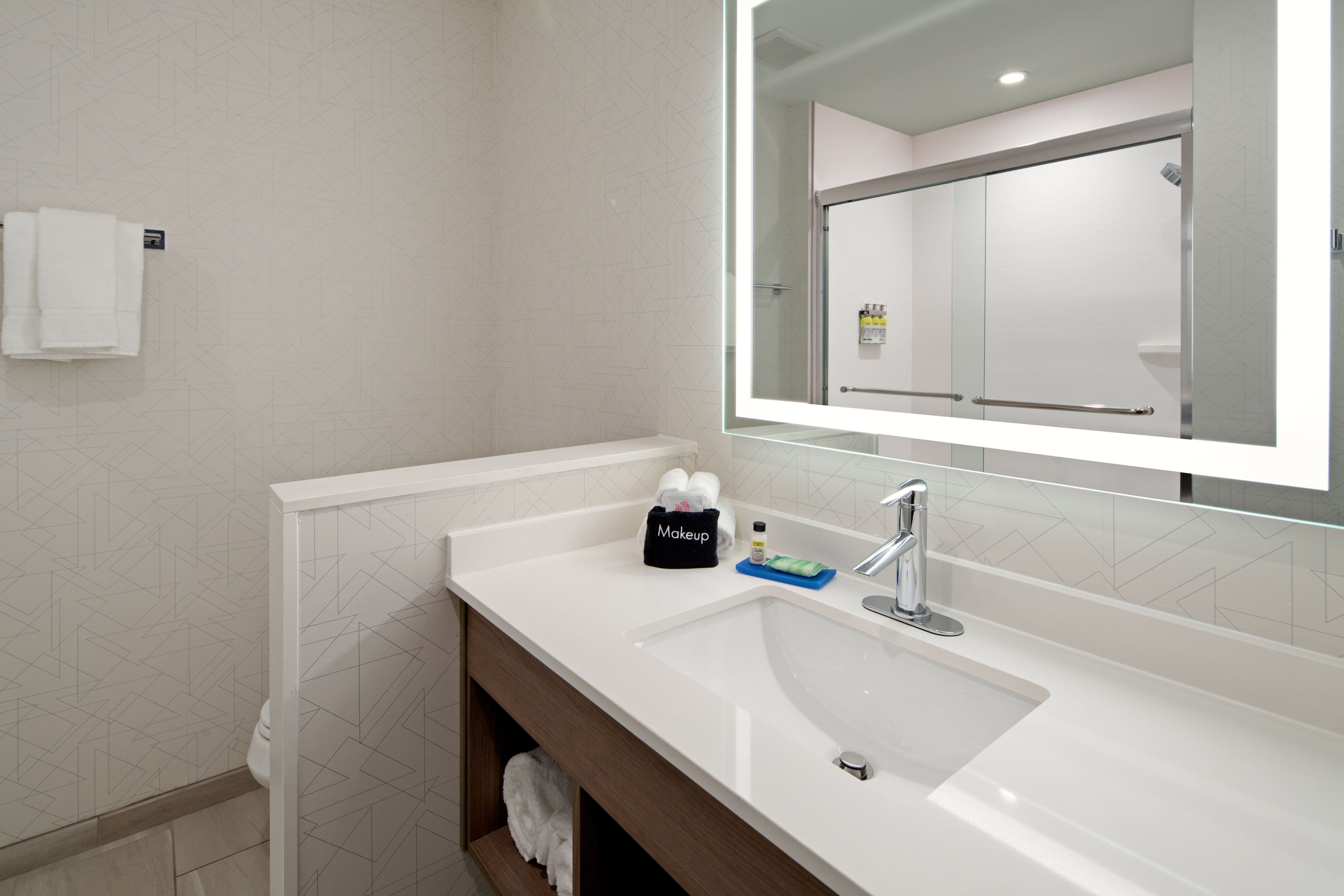 Holiday Inn Express & Suites Palm Desert - Millennium — 8