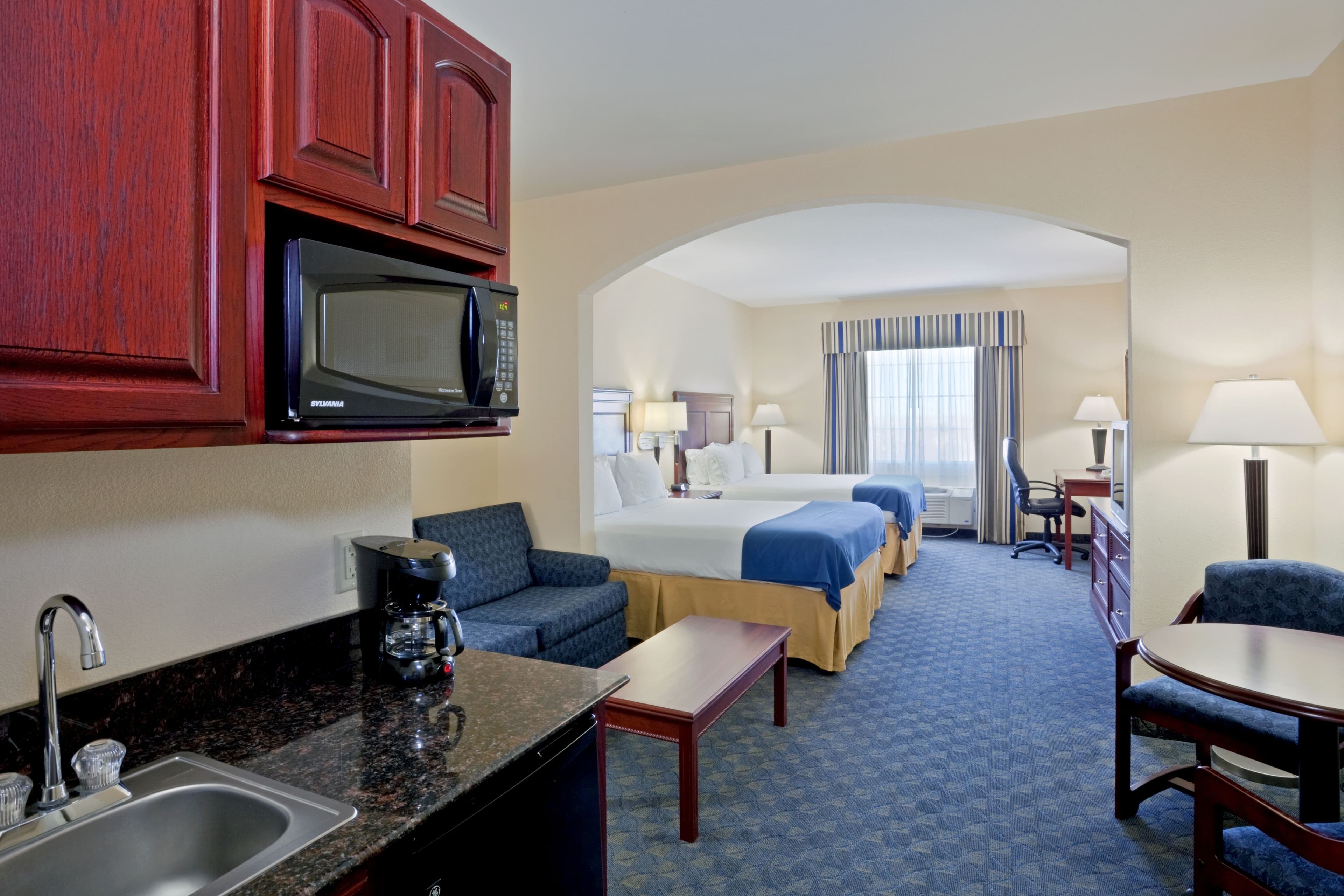 Holiday Inn Express & Suites Pampa — 17