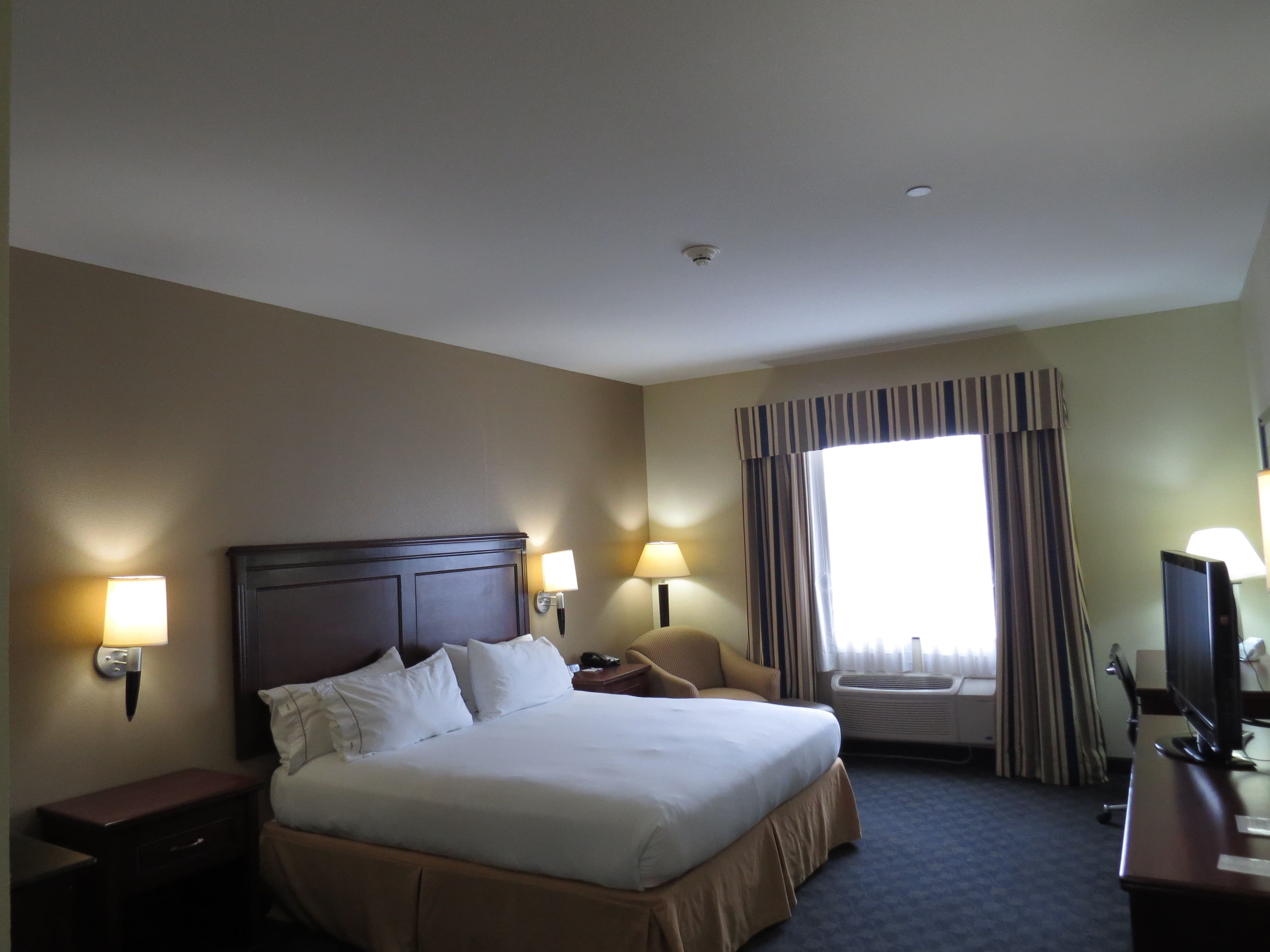 Holiday Inn Express & Suites Pampa — 6