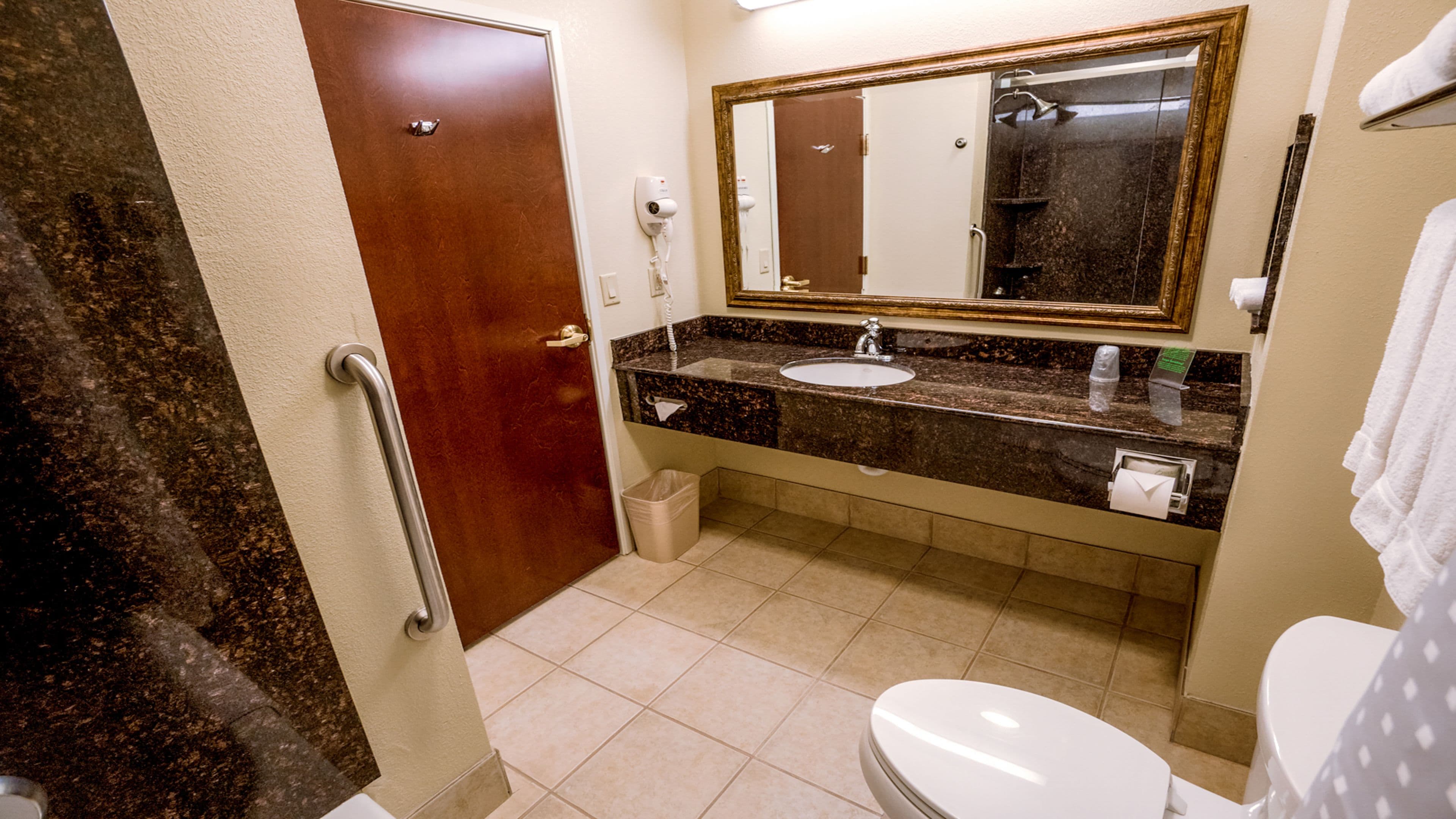 Holiday Inn Express & Suites Pampa — 10