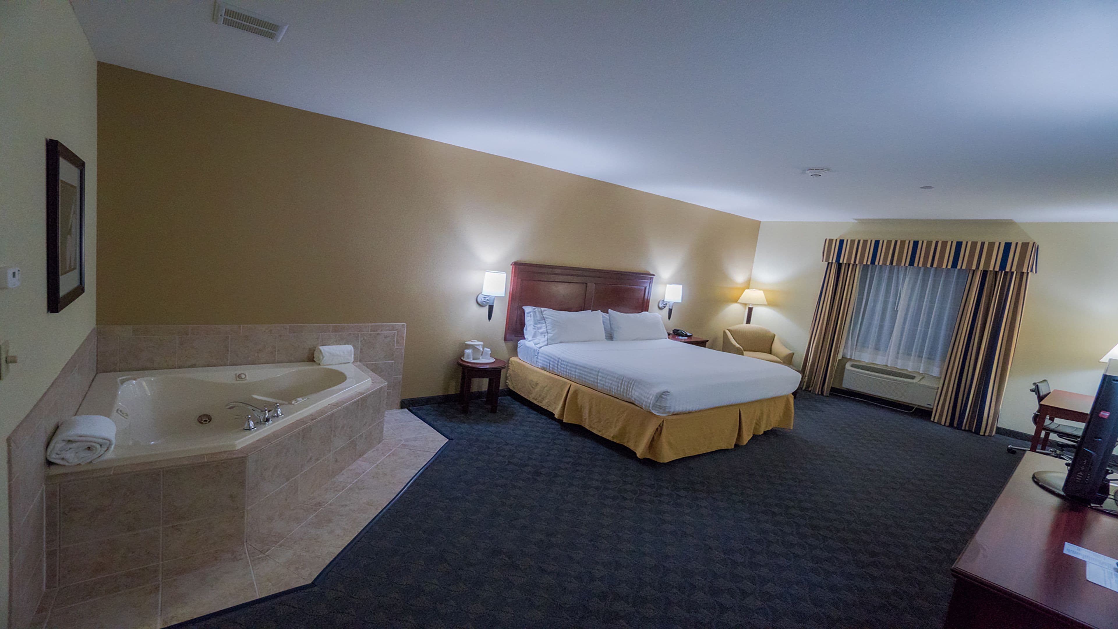 Holiday Inn Express & Suites Pampa — 9