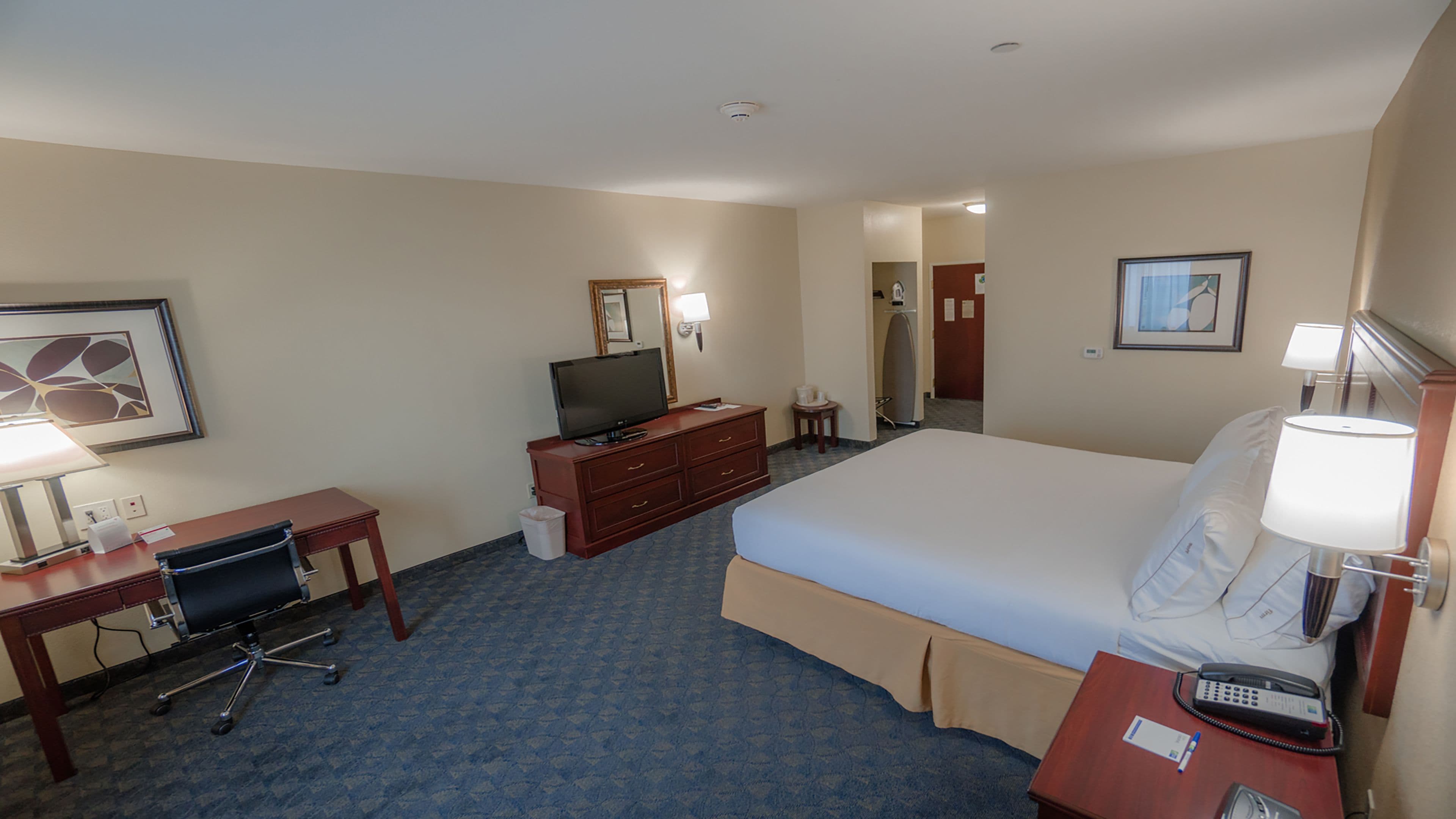 Holiday Inn Express & Suites Pampa — 16