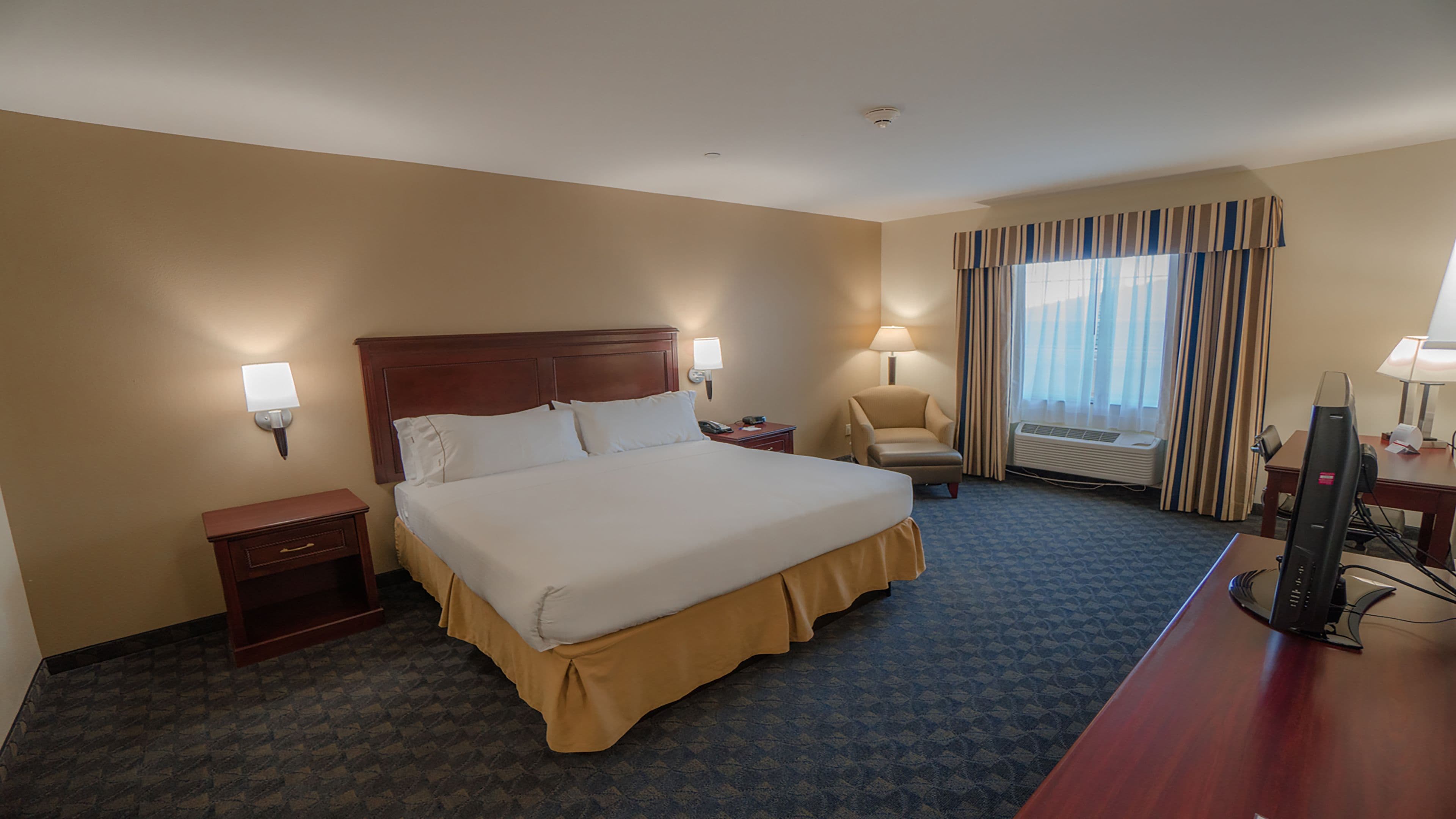 Holiday Inn Express & Suites Pampa — 13