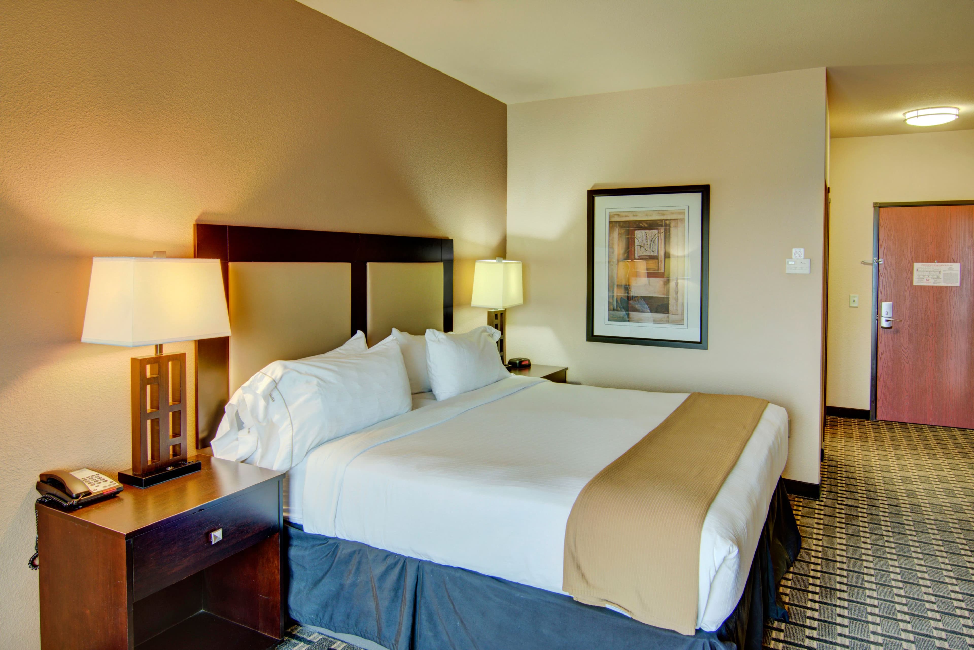 Holiday Inn Express & Suites Paris - Image 4