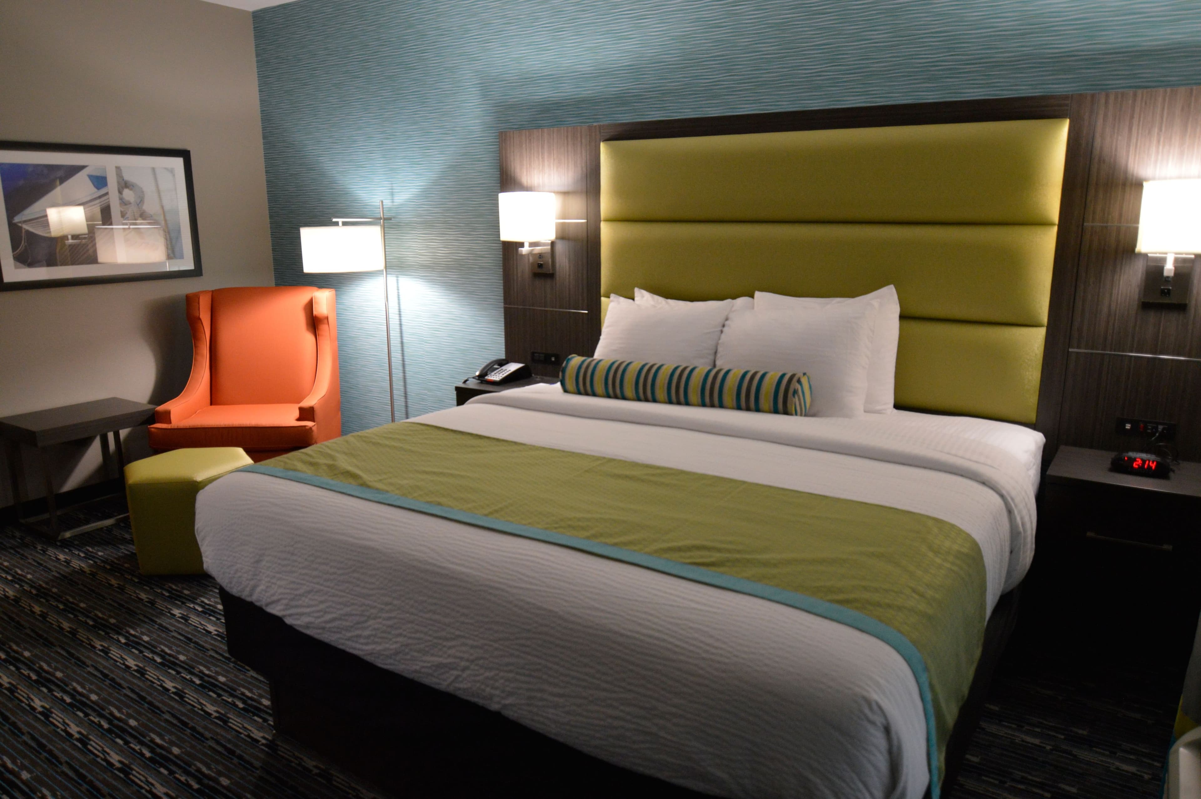 Holiday Inn Express & Suites Pasadena Houston Southeast — 6