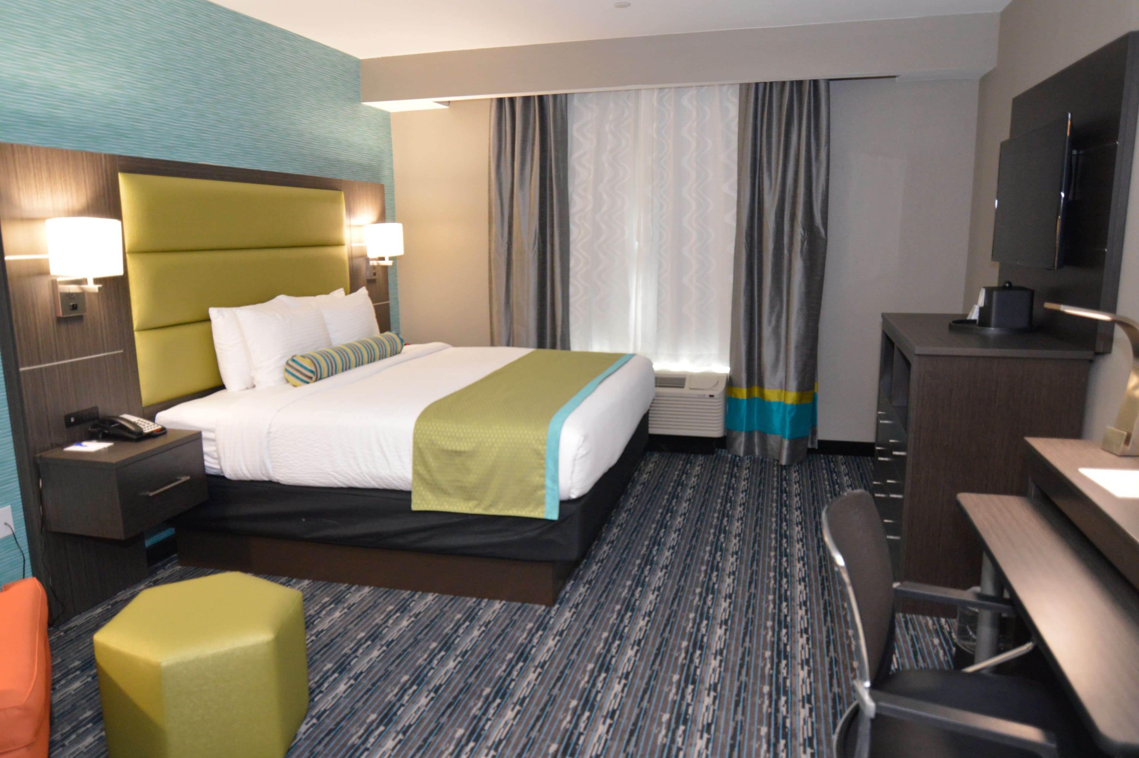 Holiday Inn Express & Suites Pasadena Houston Southeast — 9