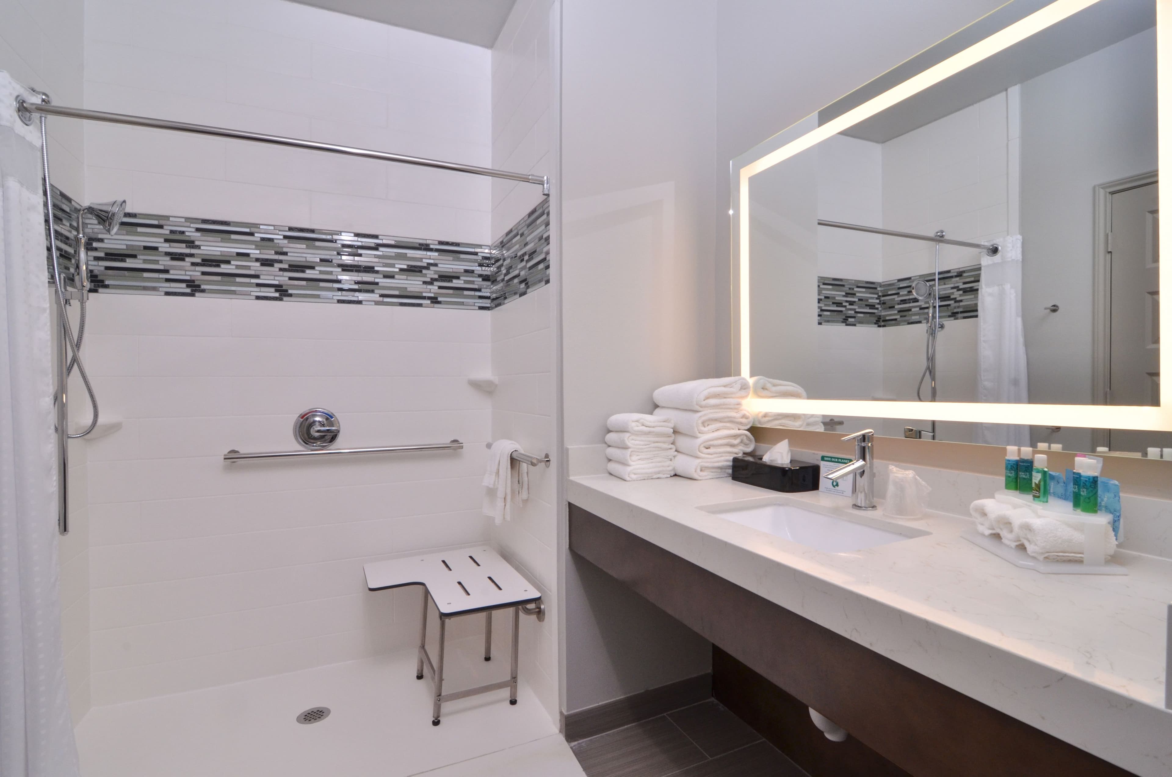 Holiday Inn Express & Suites Houston E - Pasadena — 15
