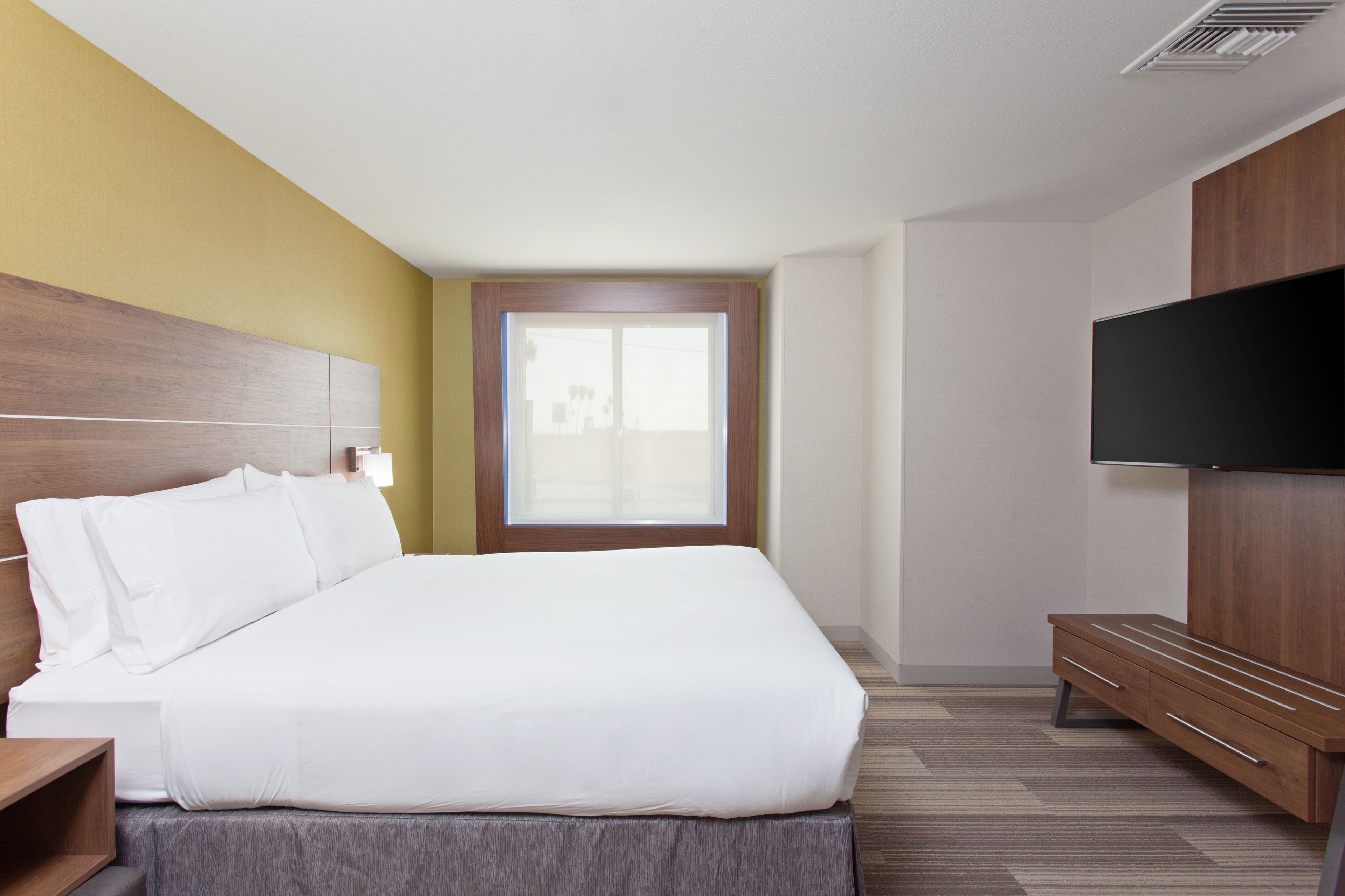 Holiday Inn Express & Suites Pasadena - Los Angeles — 11