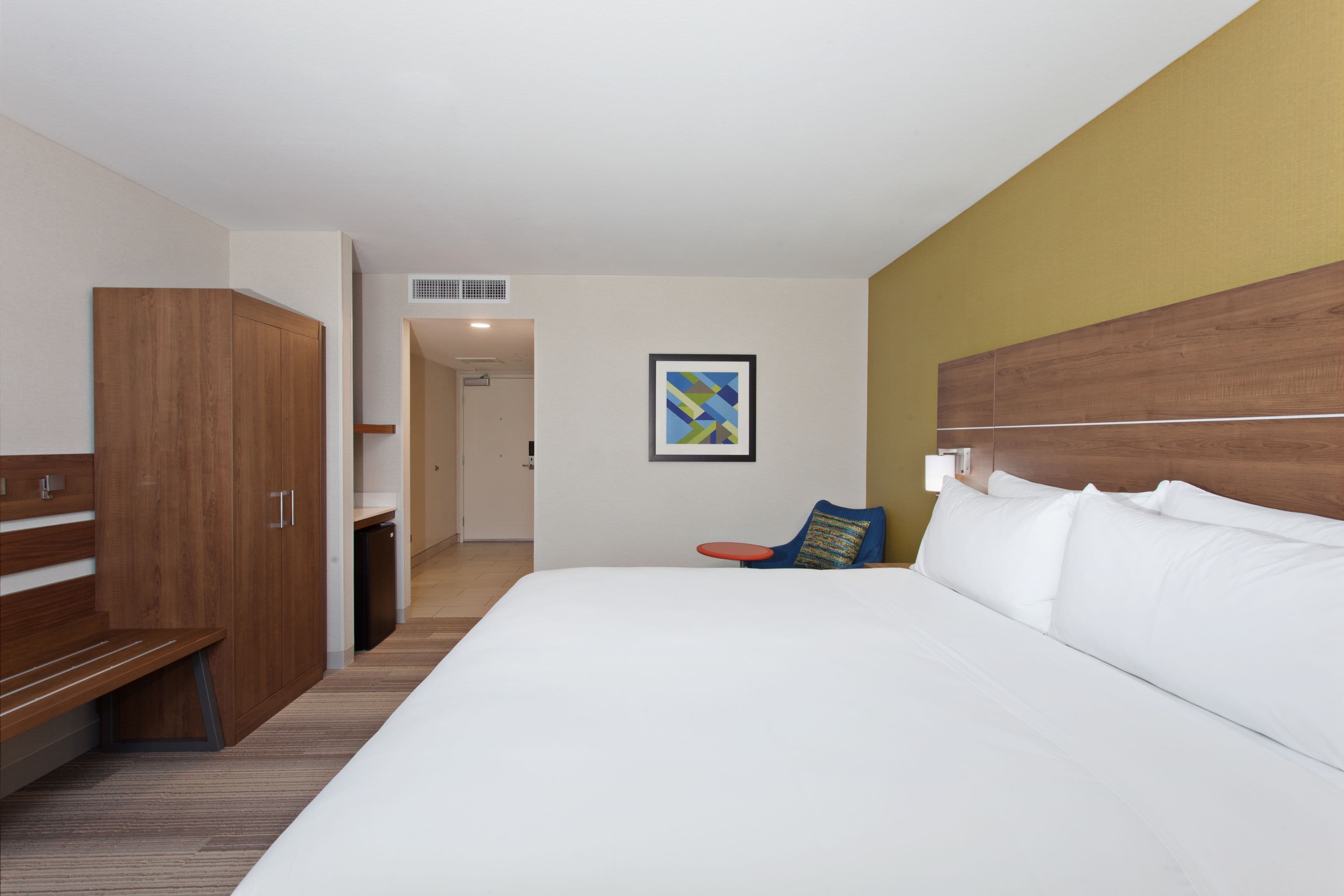 Holiday Inn Express & Suites Pasadena - Los Angeles - Image 5