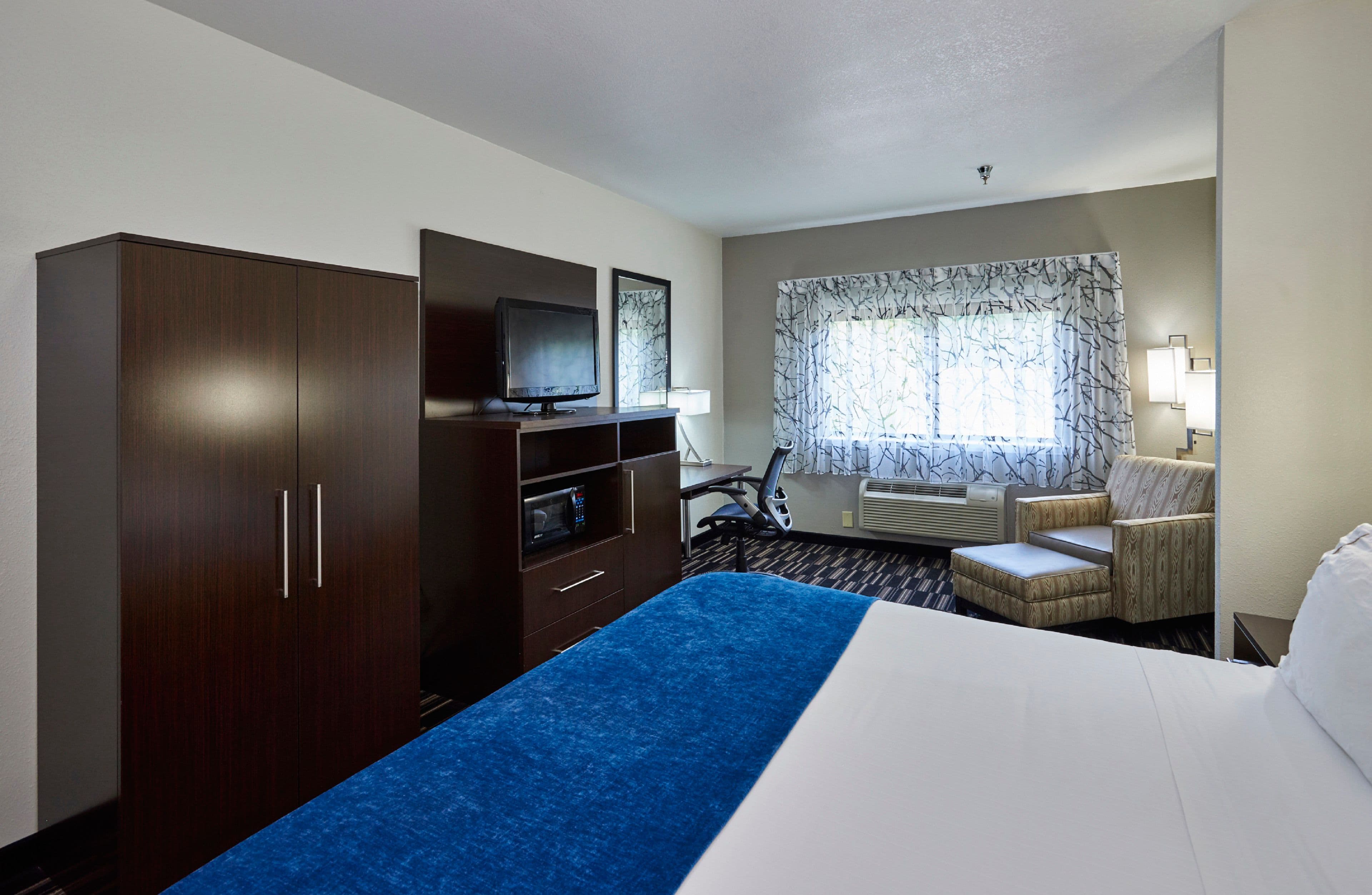 Holiday Inn Express & Suites Birmingham South - Pelham — 8