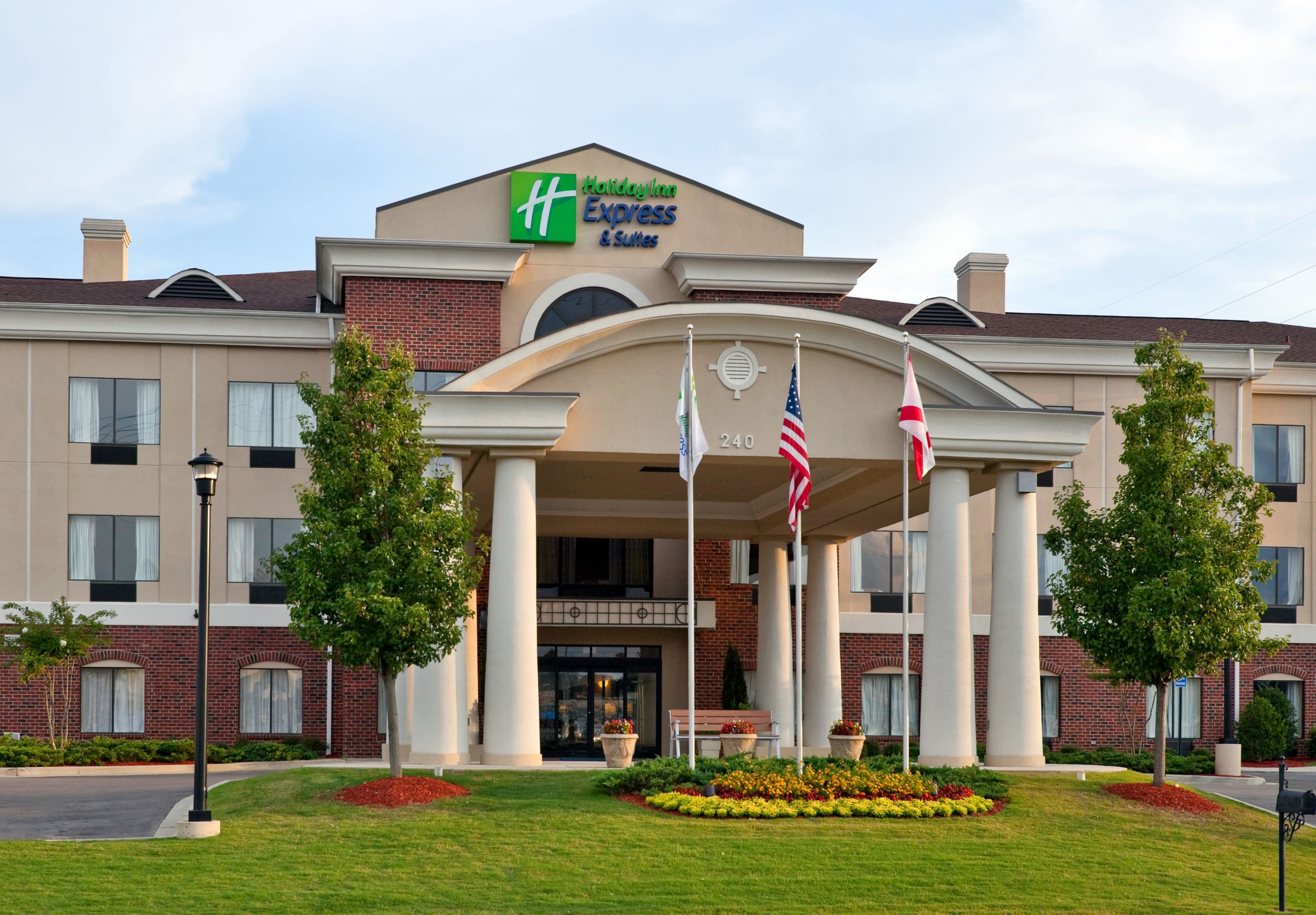 Holiday Inn Express & Suites Pell City - Image 1
