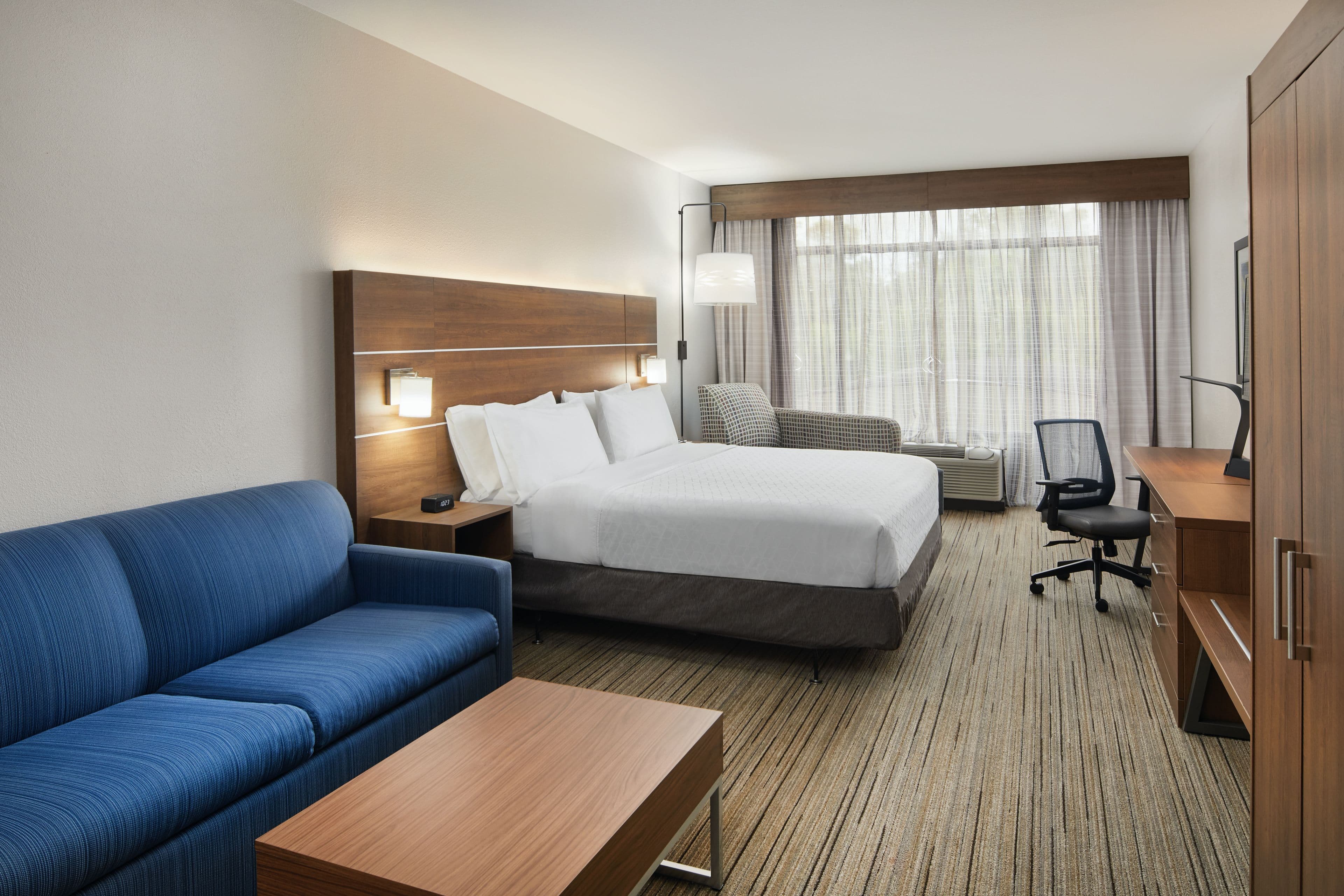 Holiday Inn Express & Suites Pensacola West-Navy Base — 13